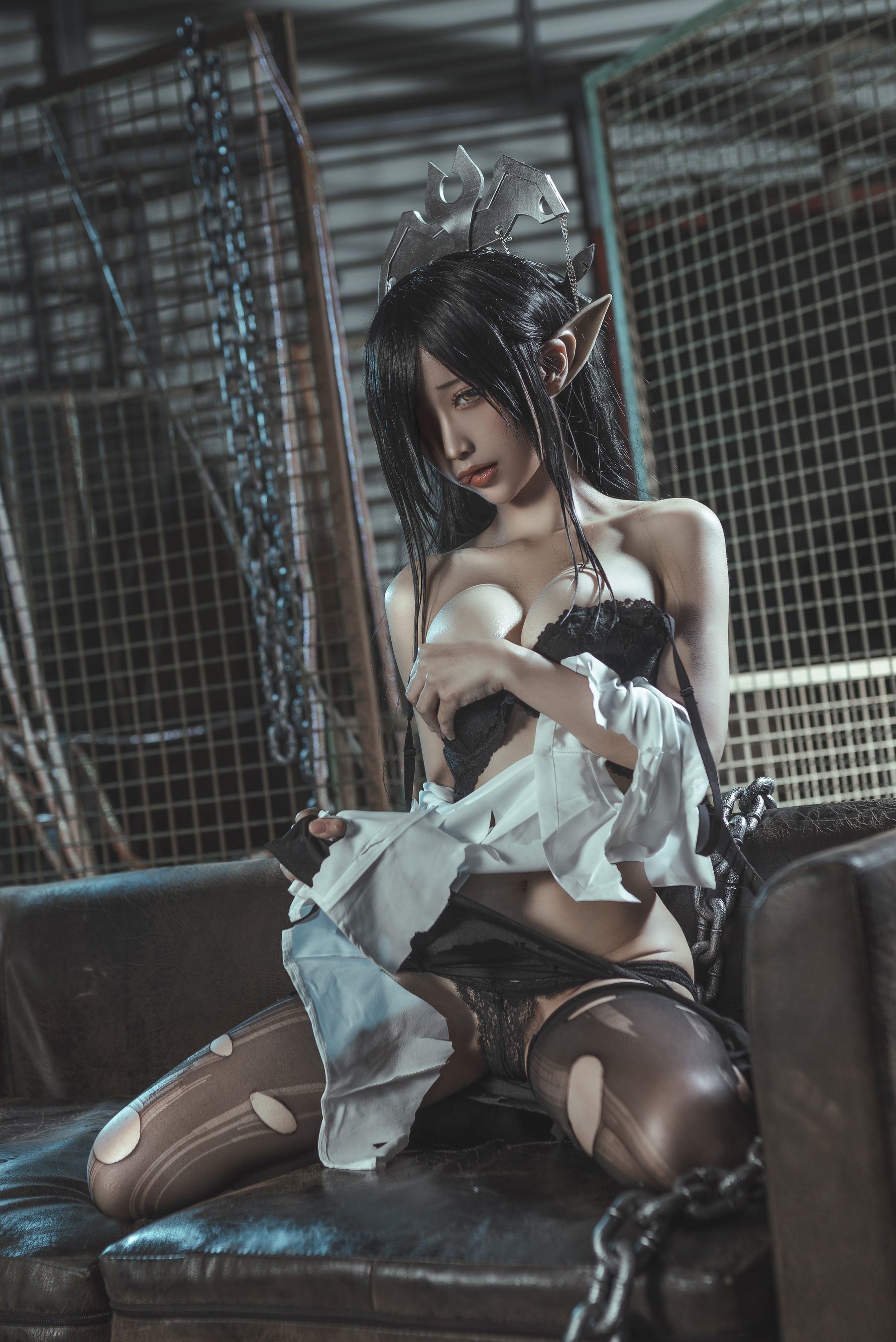 เน็ตไอดอล COSER 写真] บล็อกเกอร์อนิเมะ ชุนโม่โม่ - ราชินีสัตว์ดำ ชุด OL