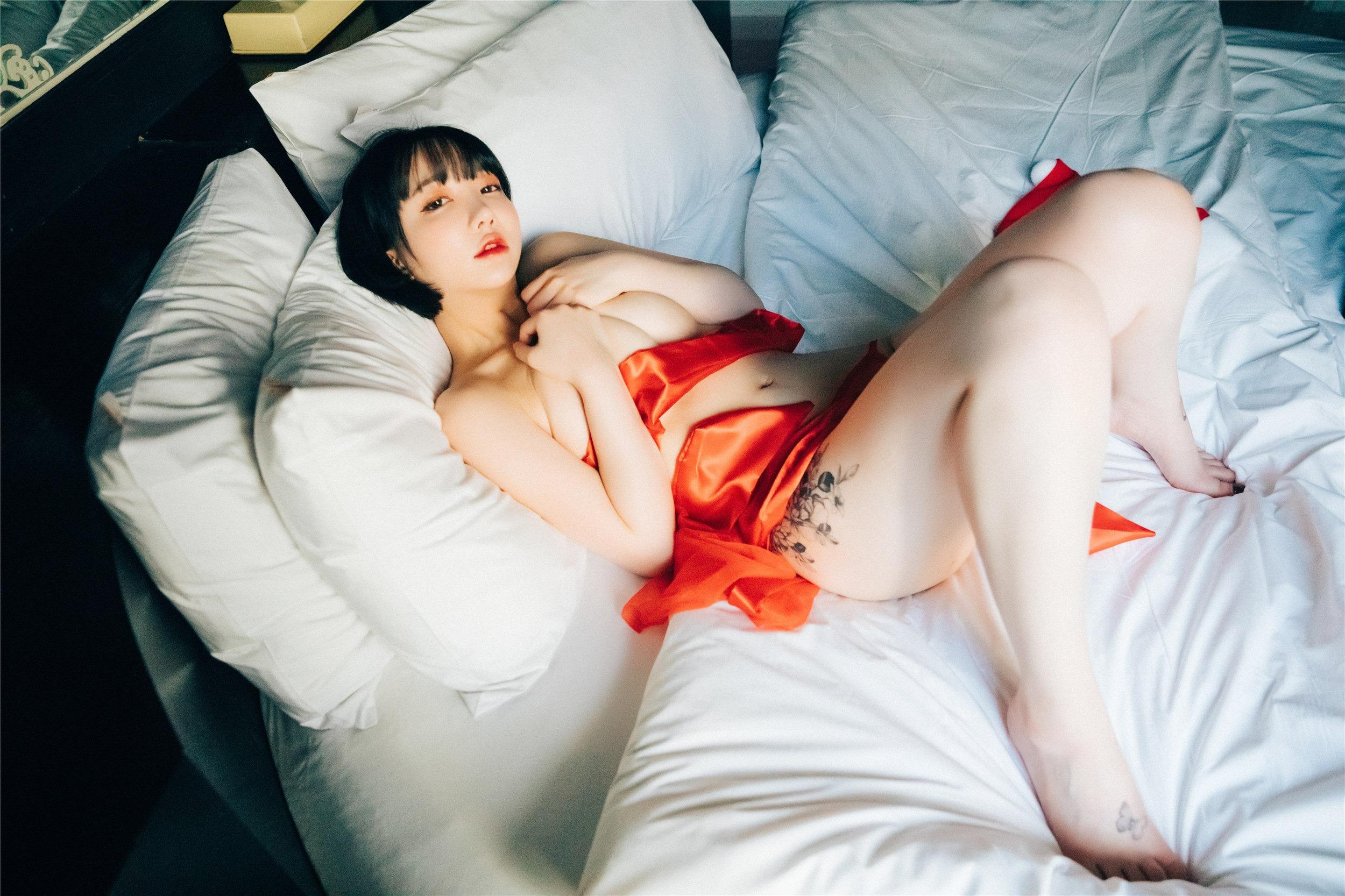 Loozy] Ngày Hẹn Hò Đôi Son Ye-Eun [93P
