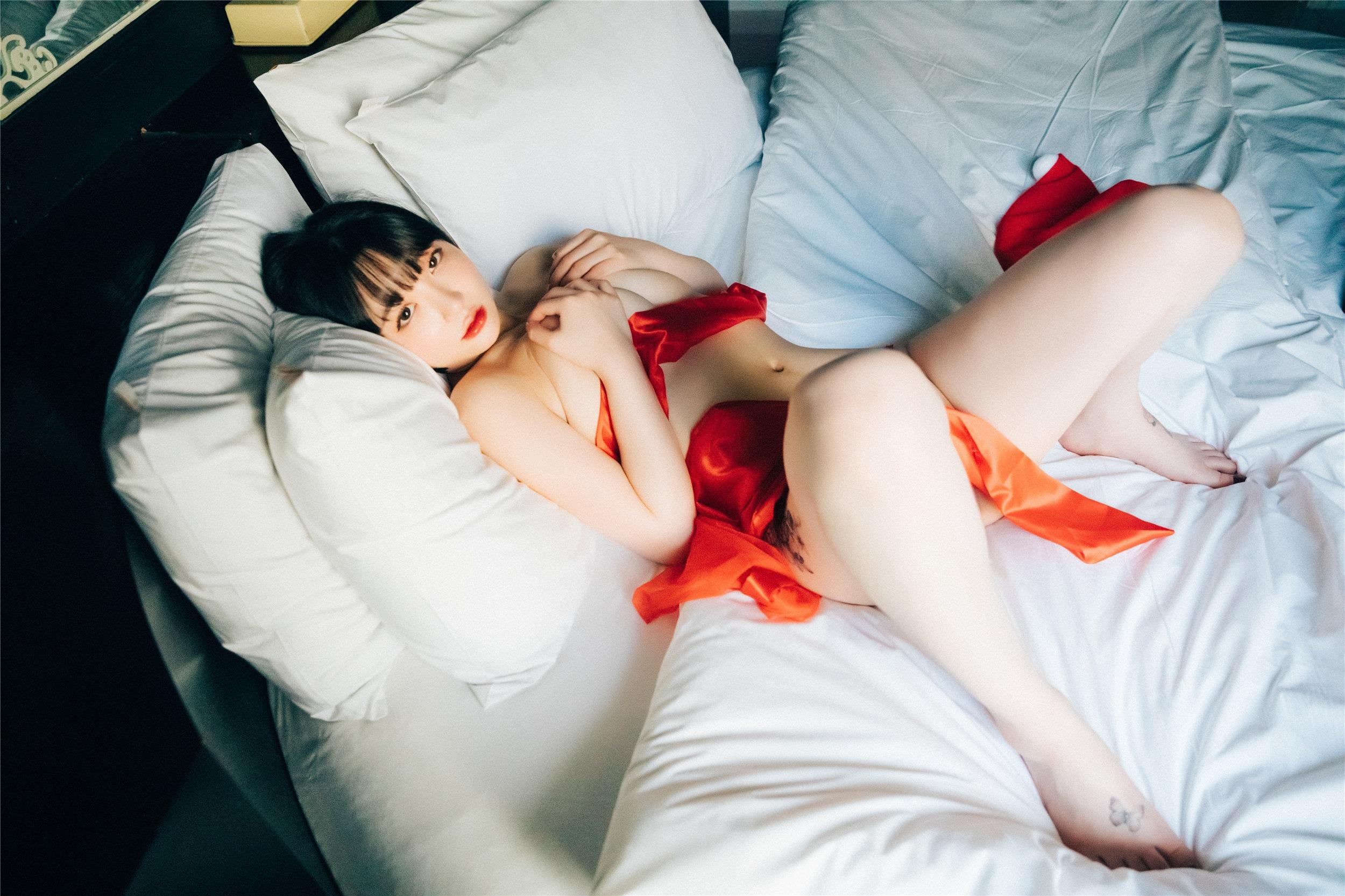 Loozy] Ngày Hẹn Hò Đôi Son Ye-Eun [93P