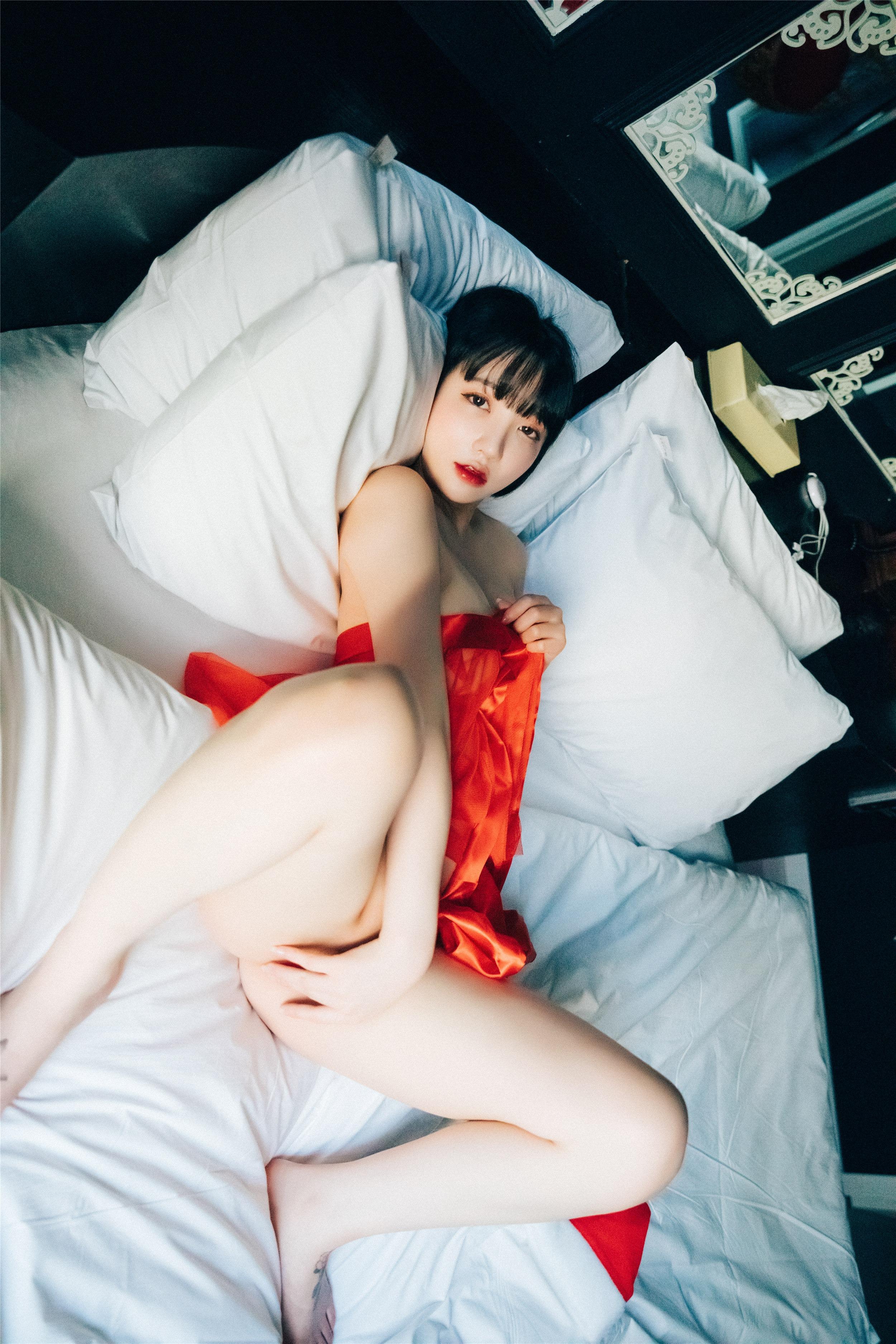 Loozy] Ngày Hẹn Hò Đôi Son Ye-Eun [93P
