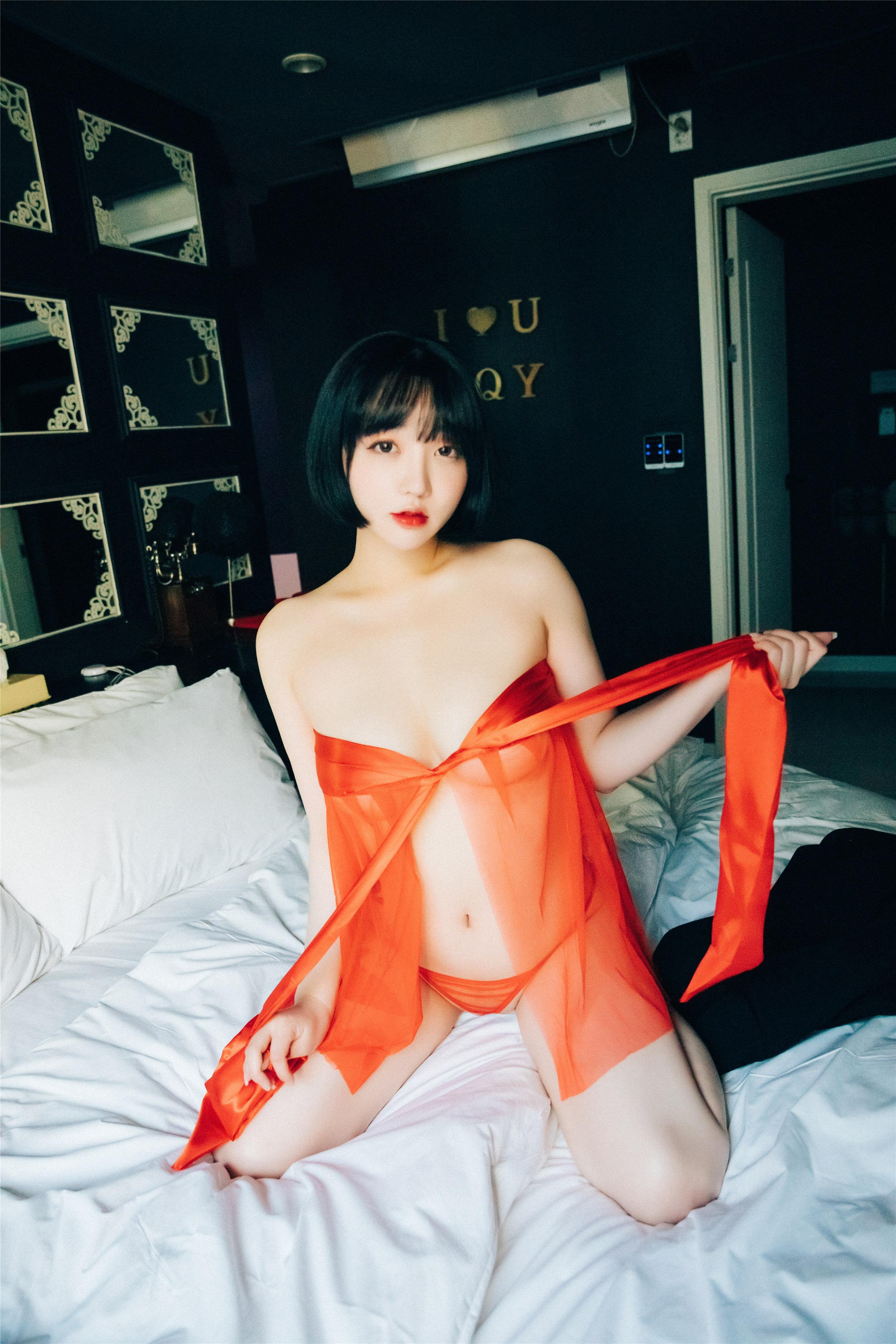 Loozy] Ngày Hẹn Hò Đôi Son Ye-Eun [93P