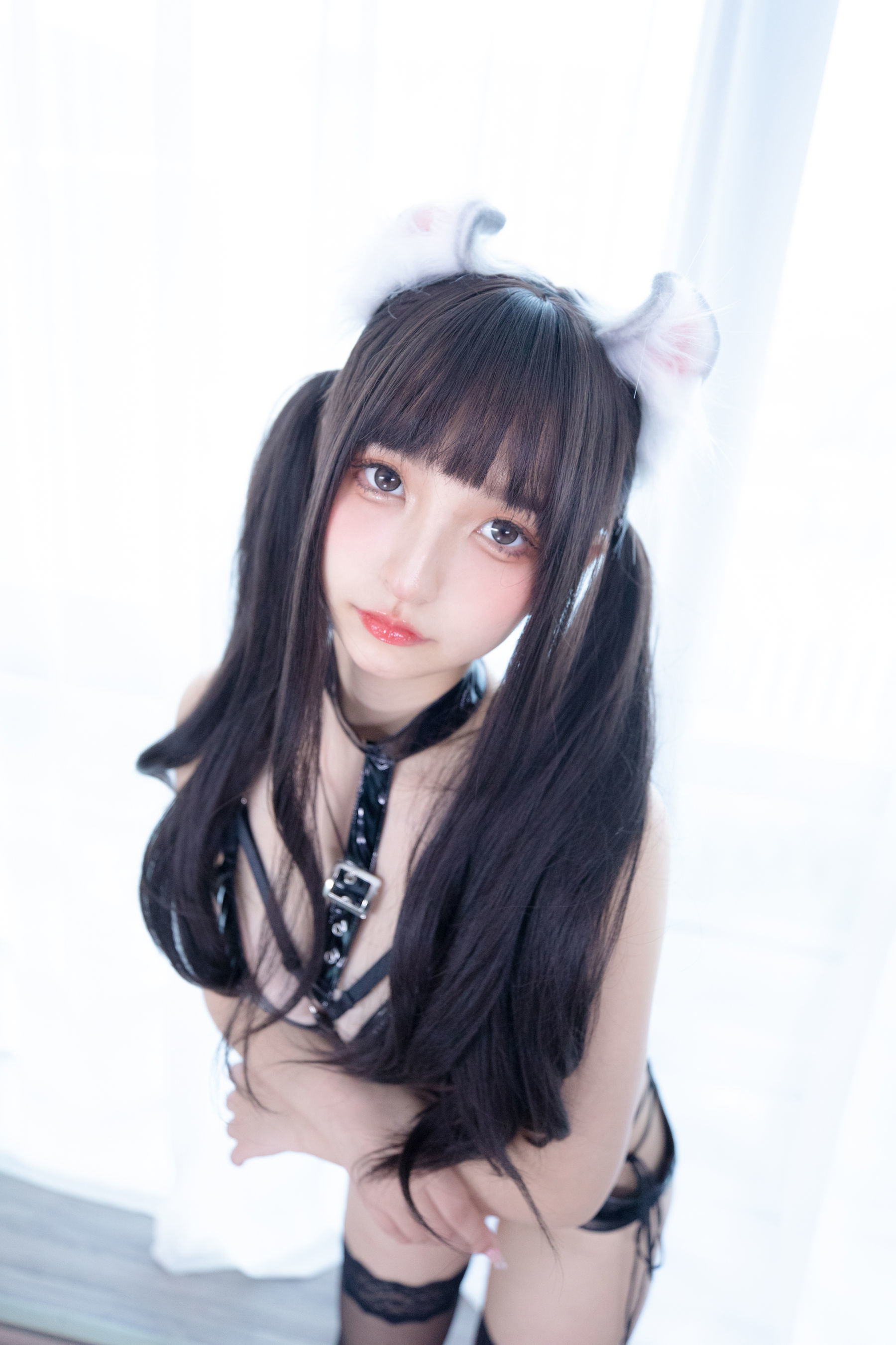 [福利COS] 萝莉神楽板真冬 黑丝与黑胶