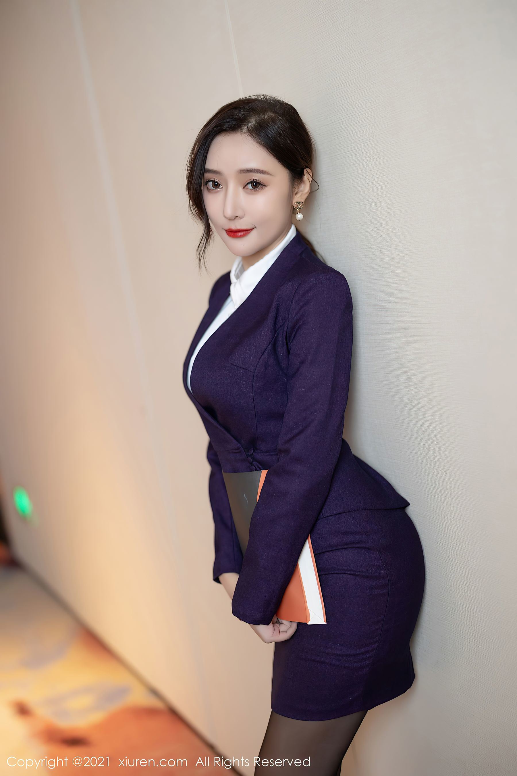 秀人 No.4184 王馨瑶Yanni OL黑丝美腿写真