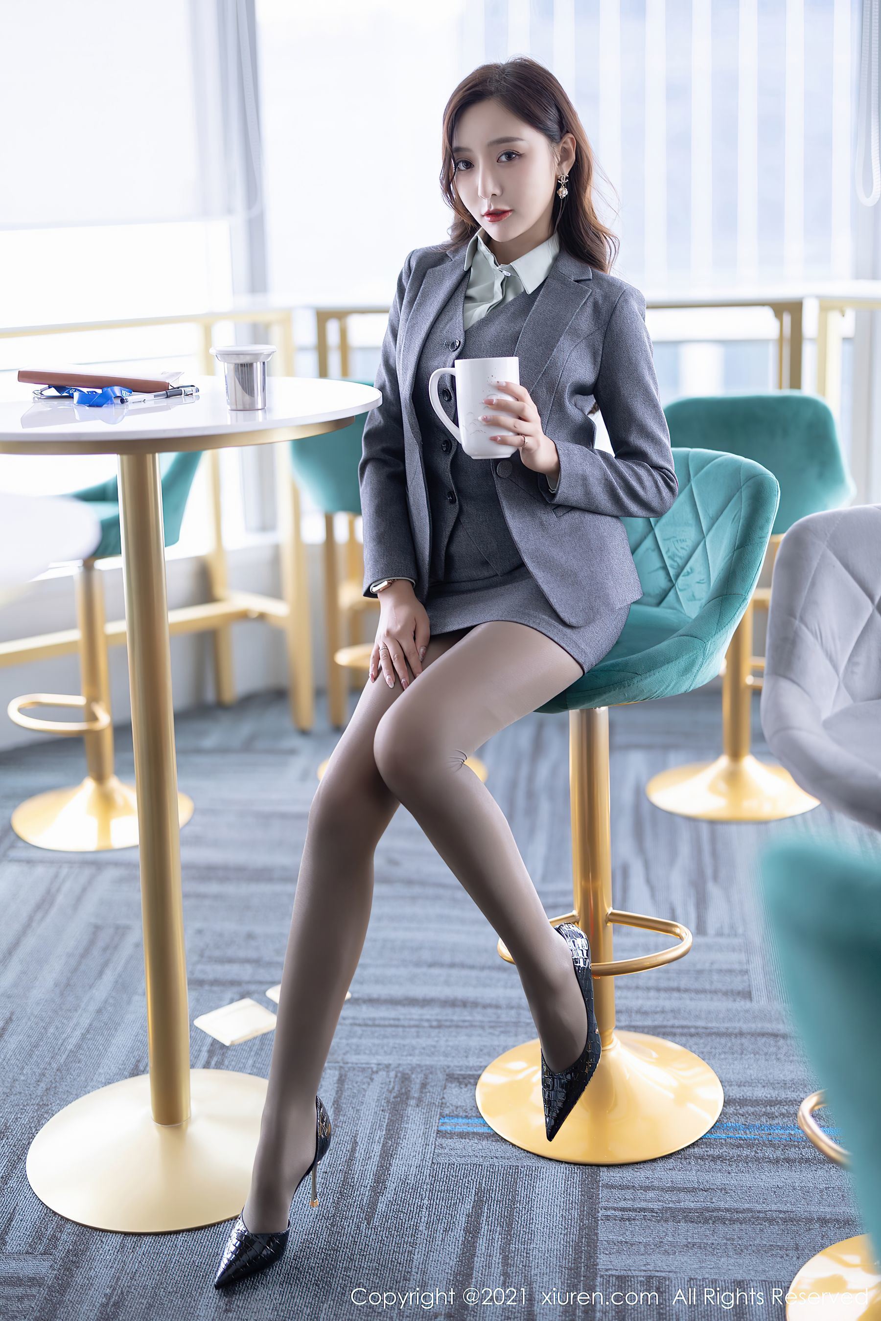 秀人XiuRen No.4251 王馨瑶Yanni秘书黑丝美腿写真
