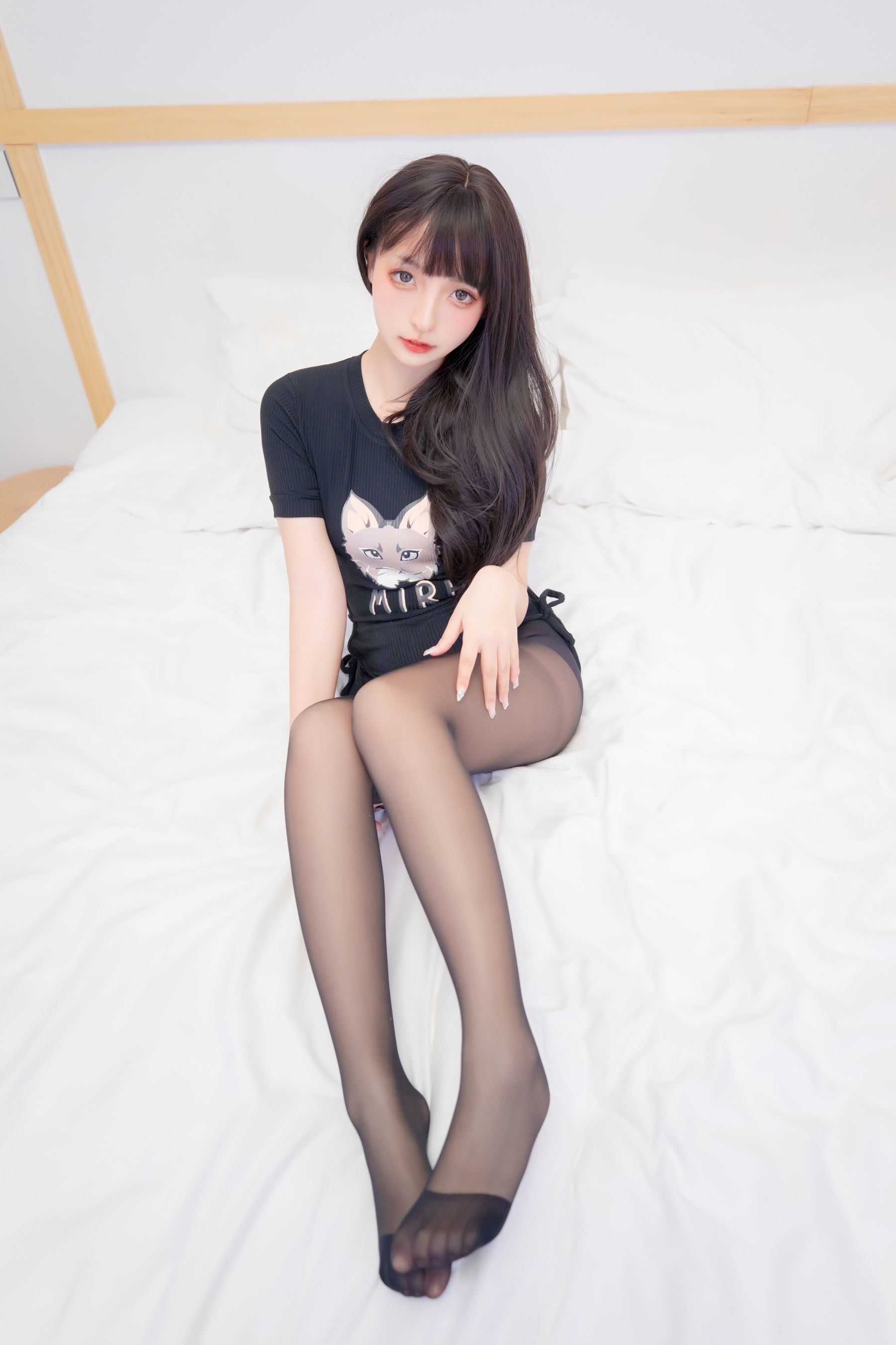 [网红COS] 萝莉神楽板真冬 黑太狼