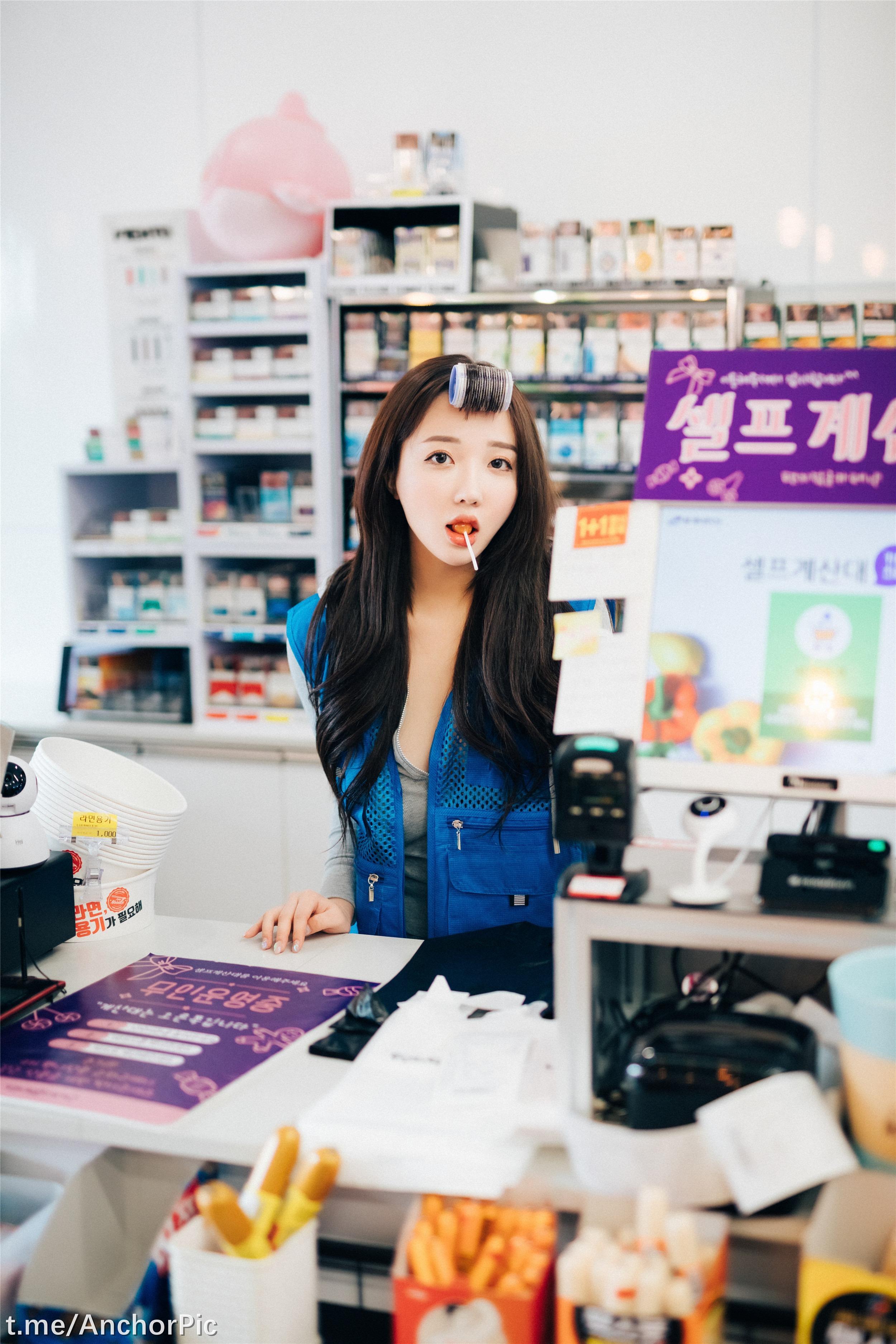 [Loozy] Son Ye-Eun - Convenience Store Part Timer 100P