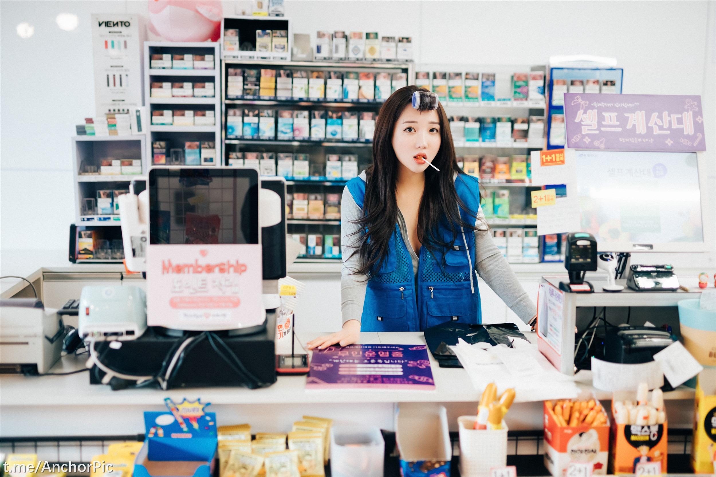 [Loozy] Son Ye-Eun - Convenience Store Part Timer 100P