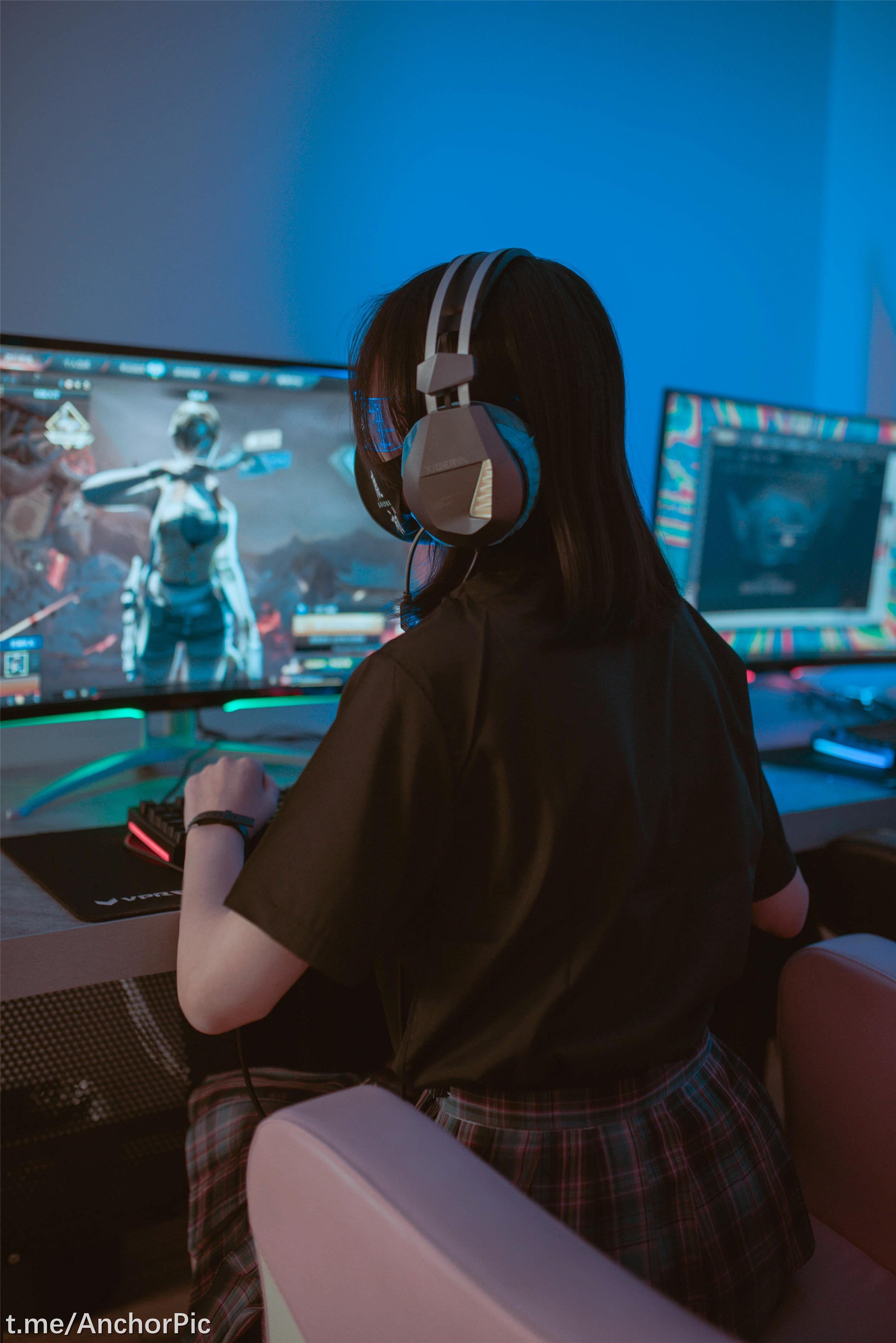 鹿初 – eスポーツ少女 48P