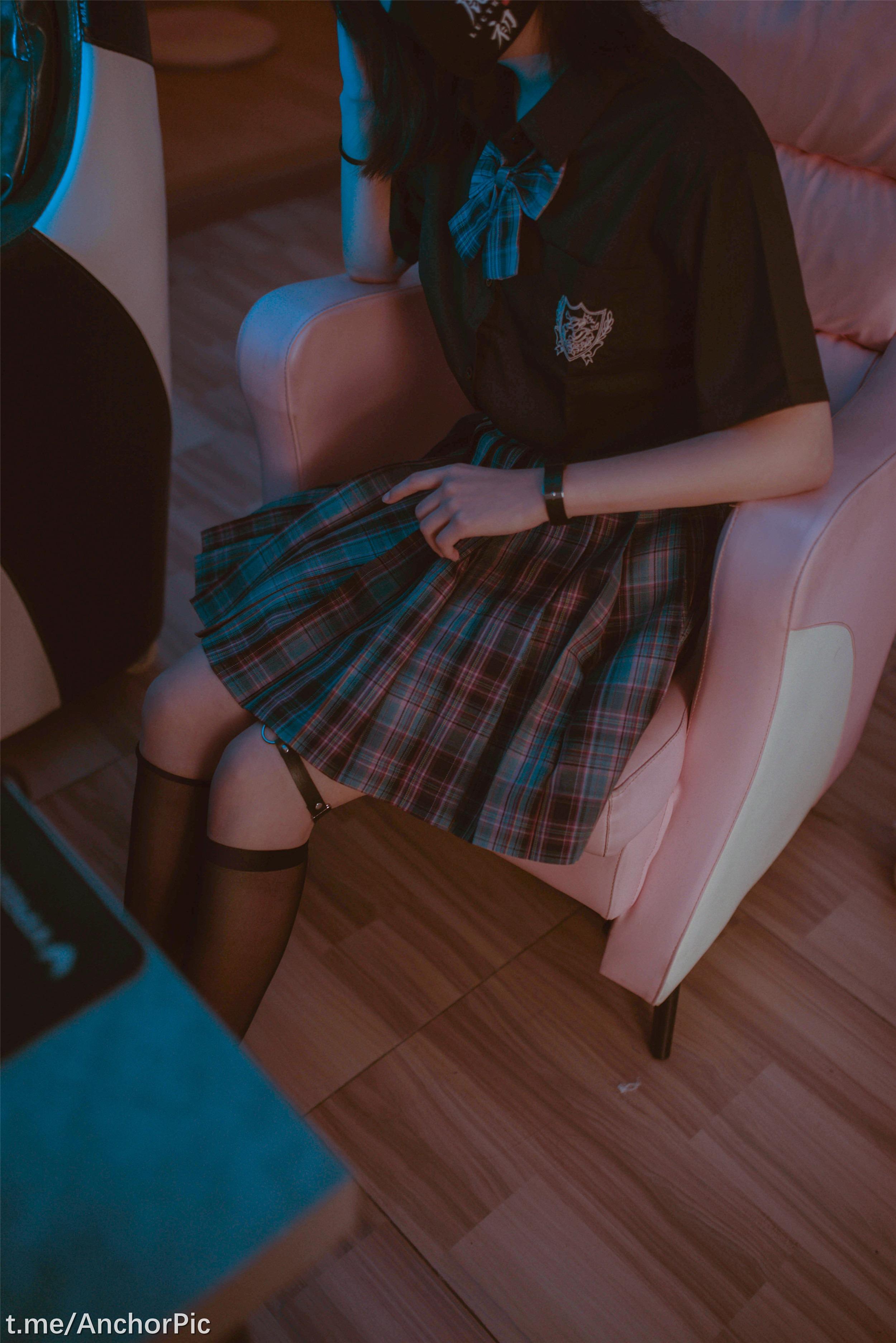 鹿初 – eスポーツ少女 48P
