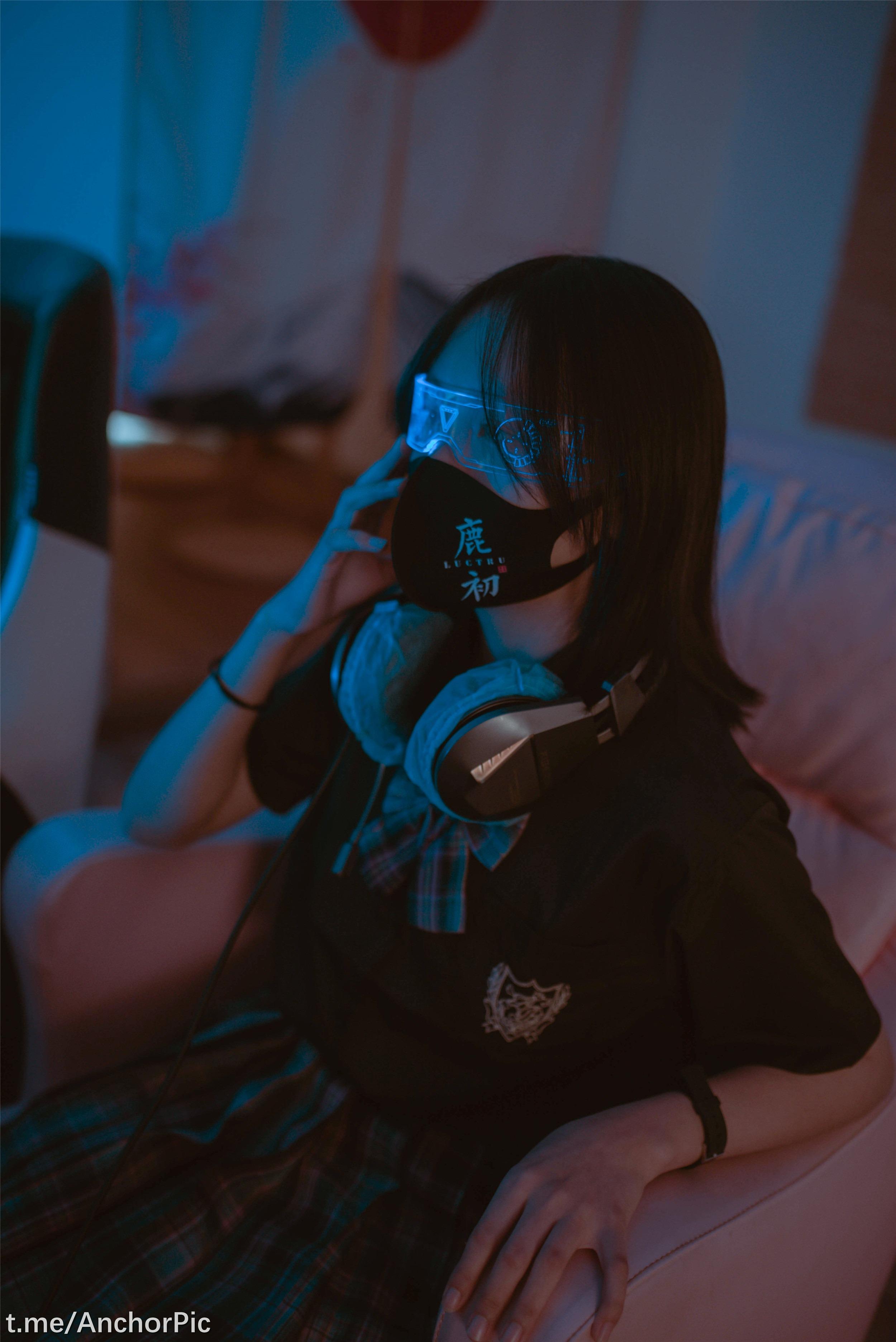 鹿初 – eスポーツ少女 48P