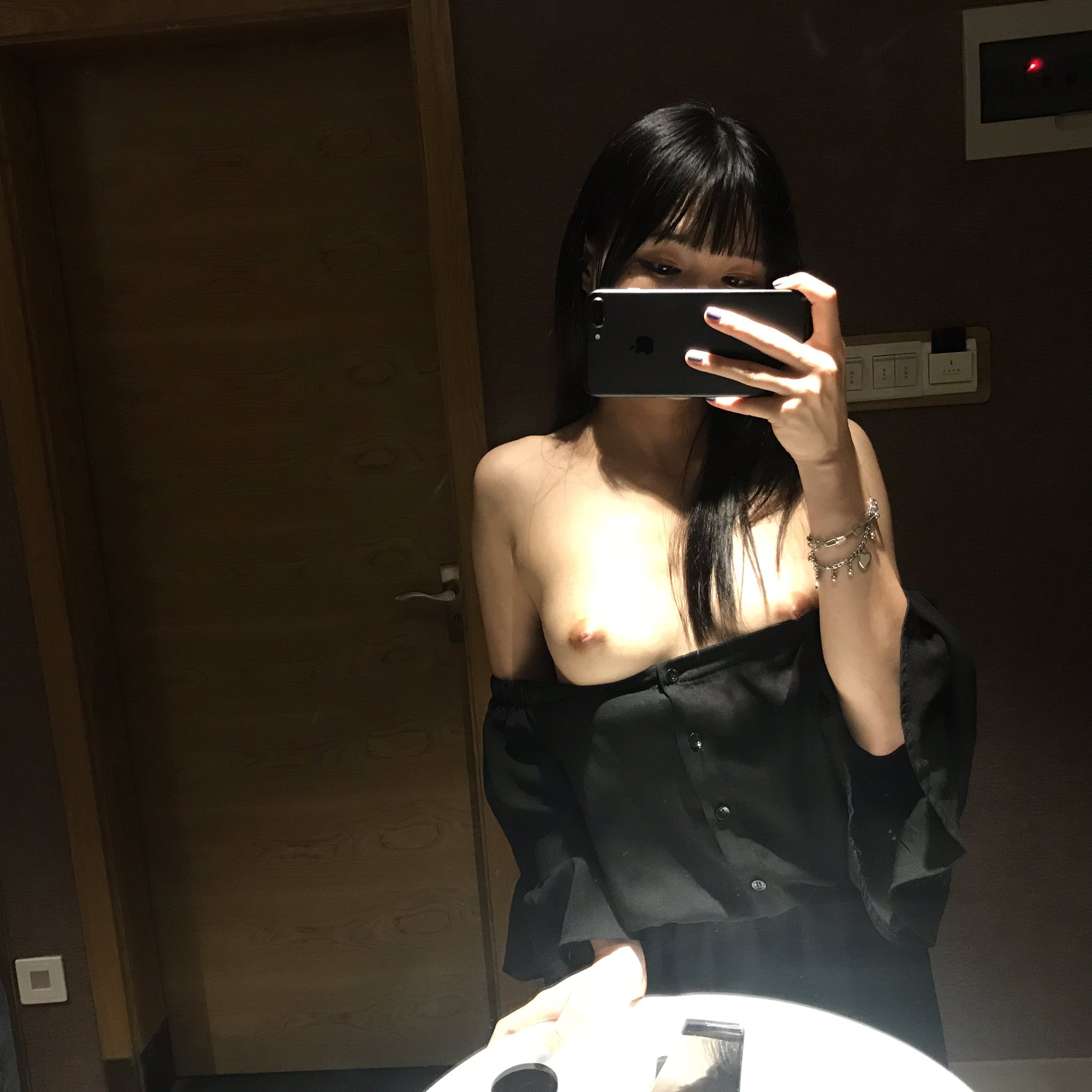 Twitter's top-quality goddess Ling Er's explicit private photos 97P