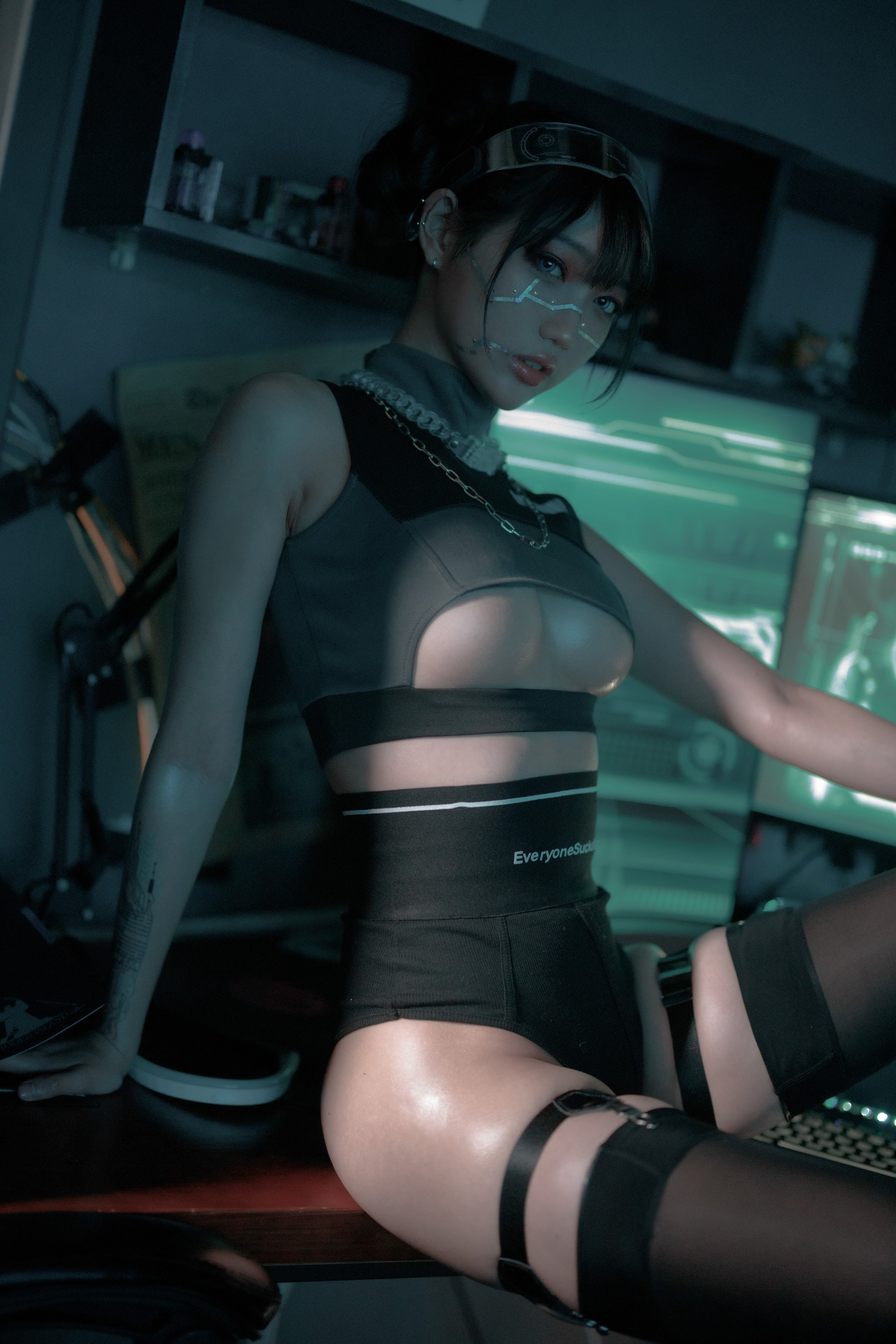 Zhou Ji is a cute bunny bionic humanoid