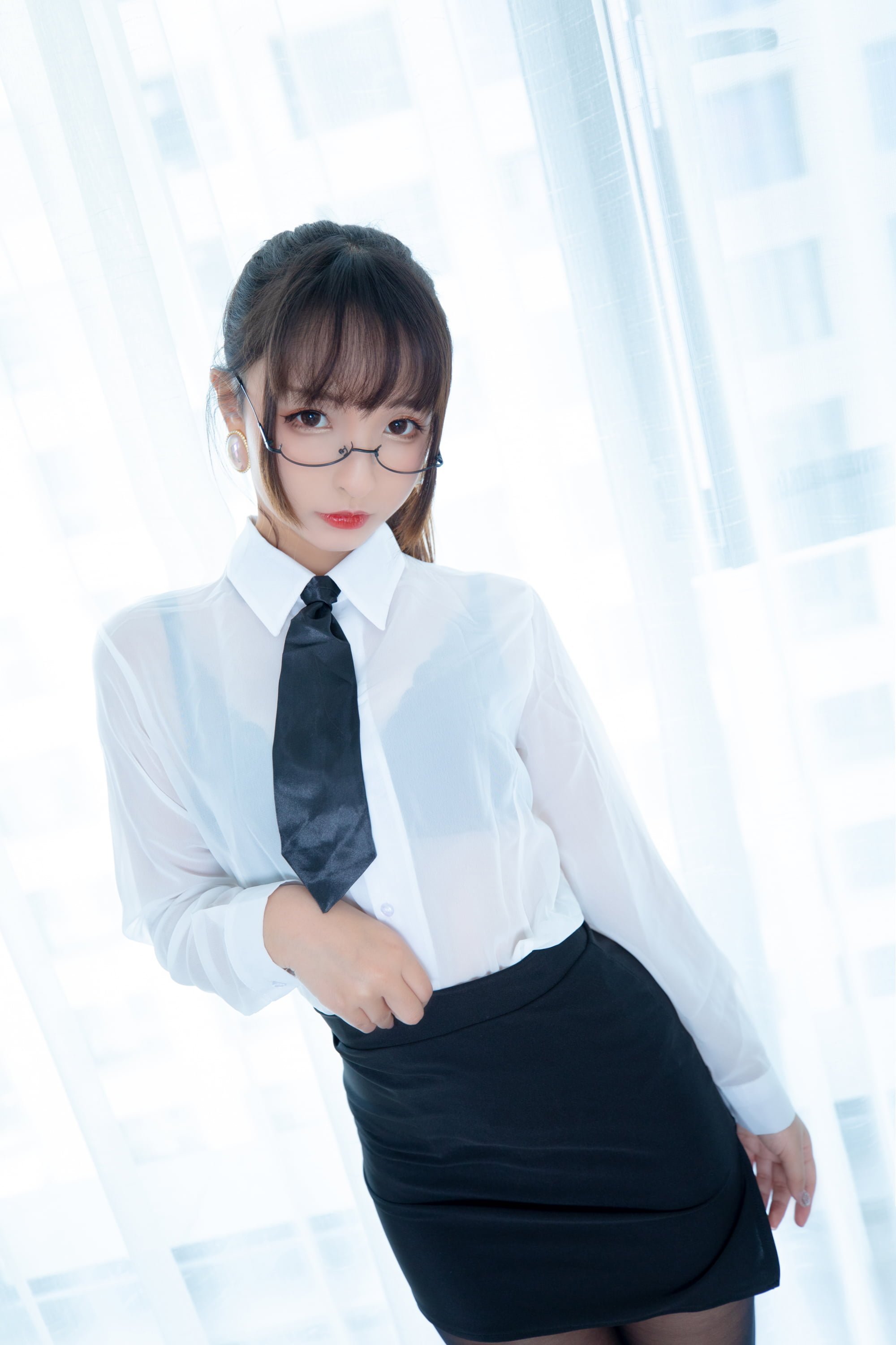 神楽坂真冬 《ホワイトオフィス》