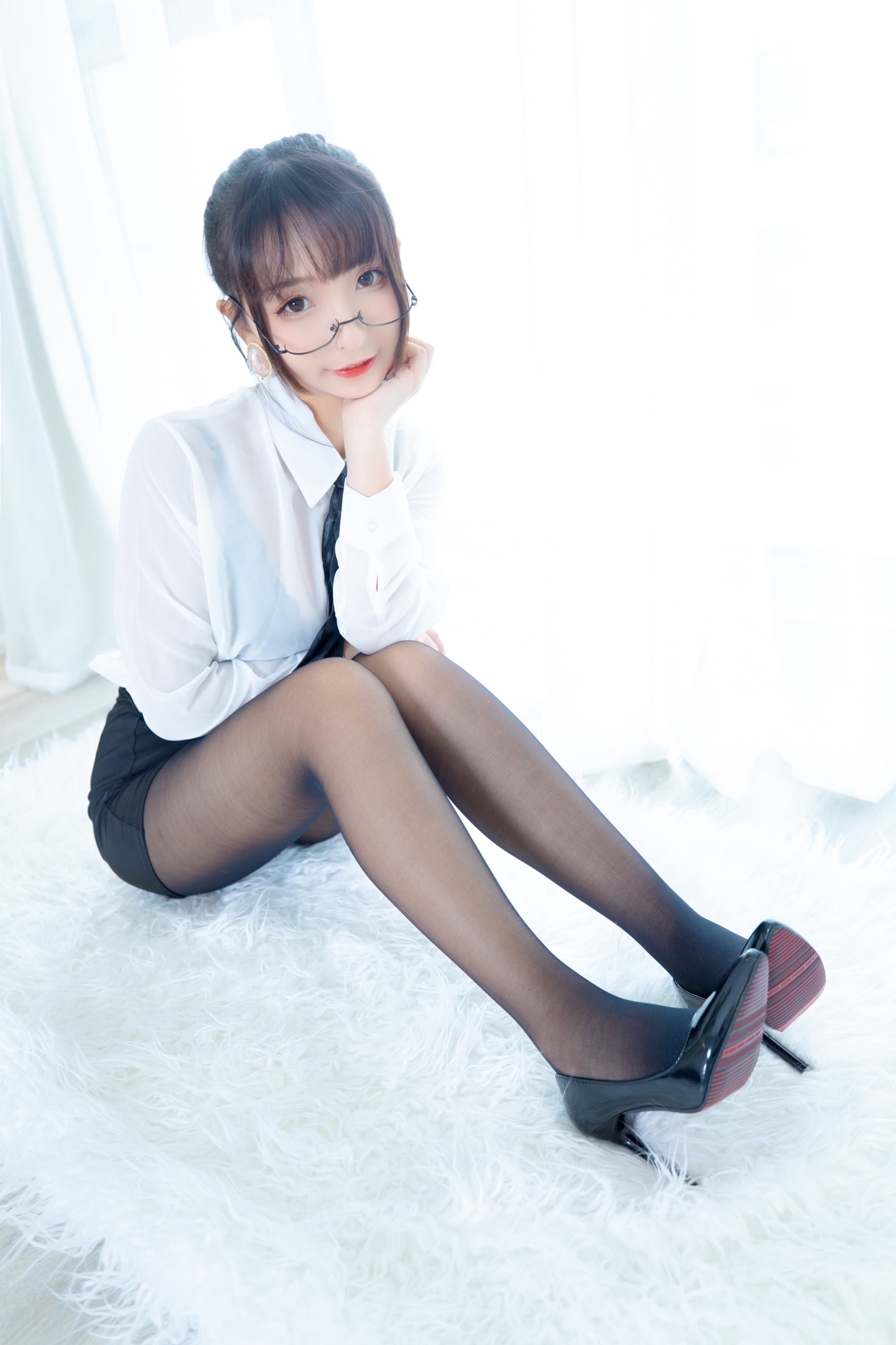 神楽坂真冬 《ホワイトオフィス》
