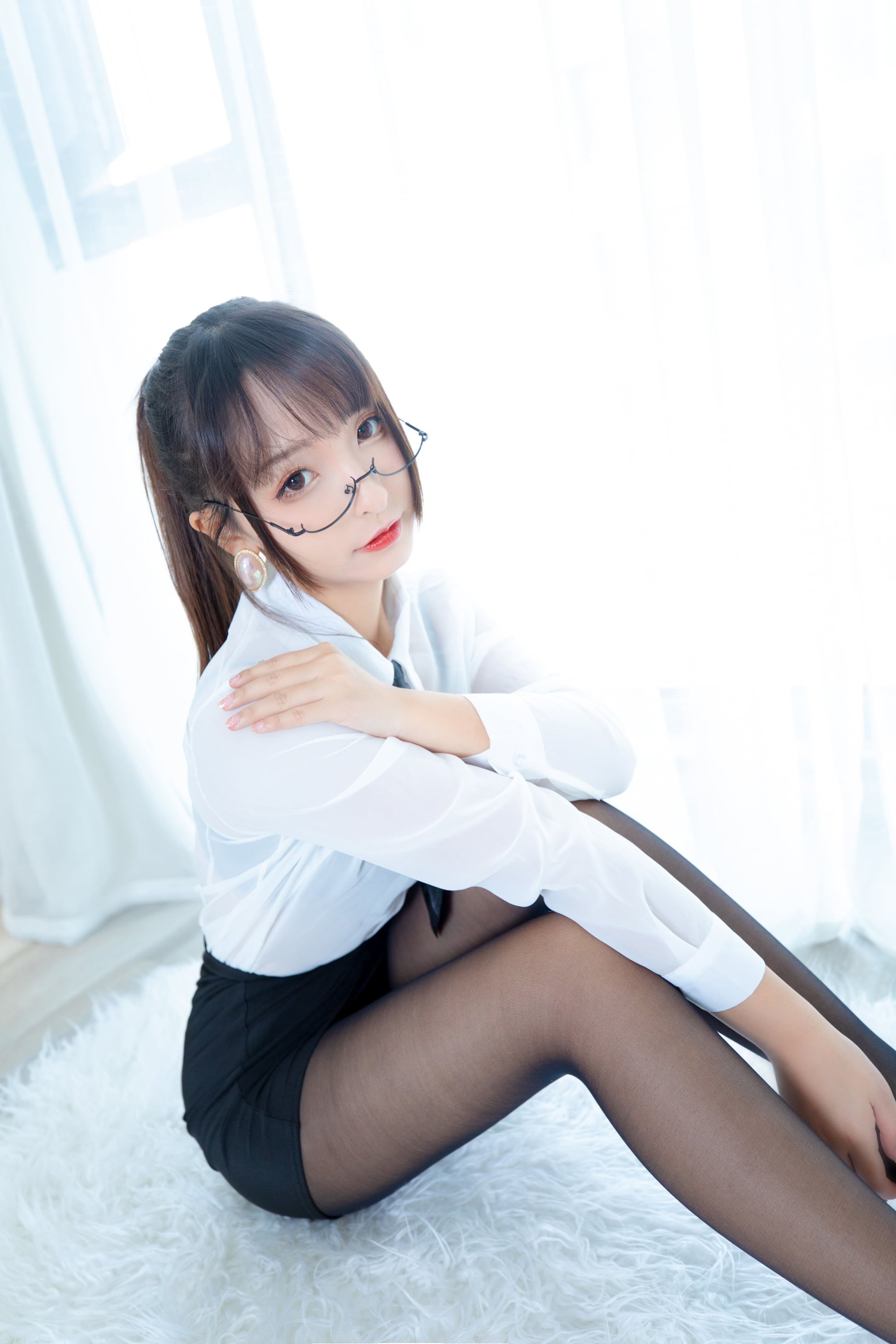 가구라자카 마후유 《화이트 오피스》