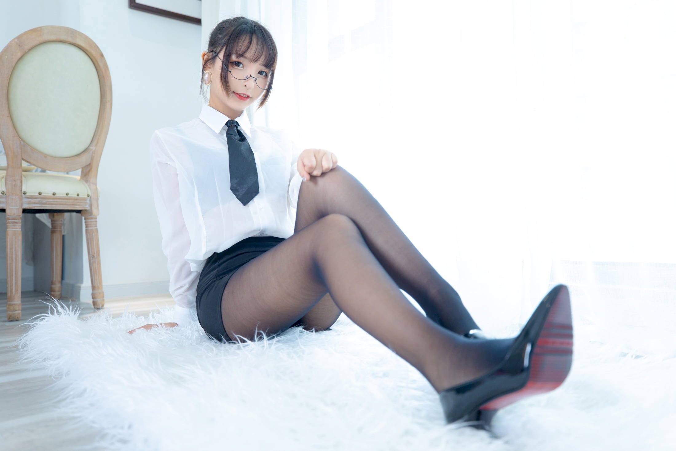 가구라자카 마후유 《화이트 오피스》