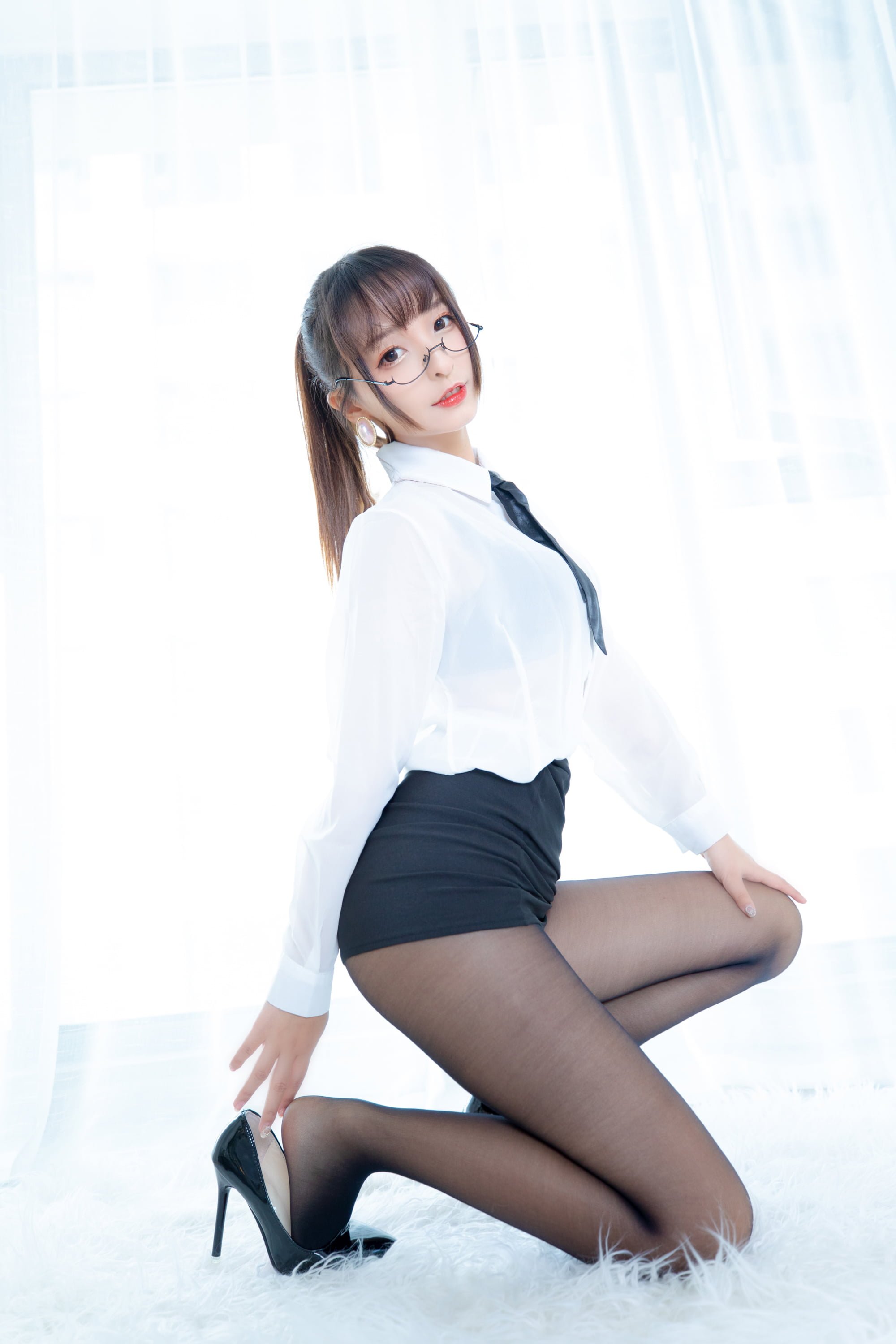 가구라자카 마후유 《화이트 오피스》