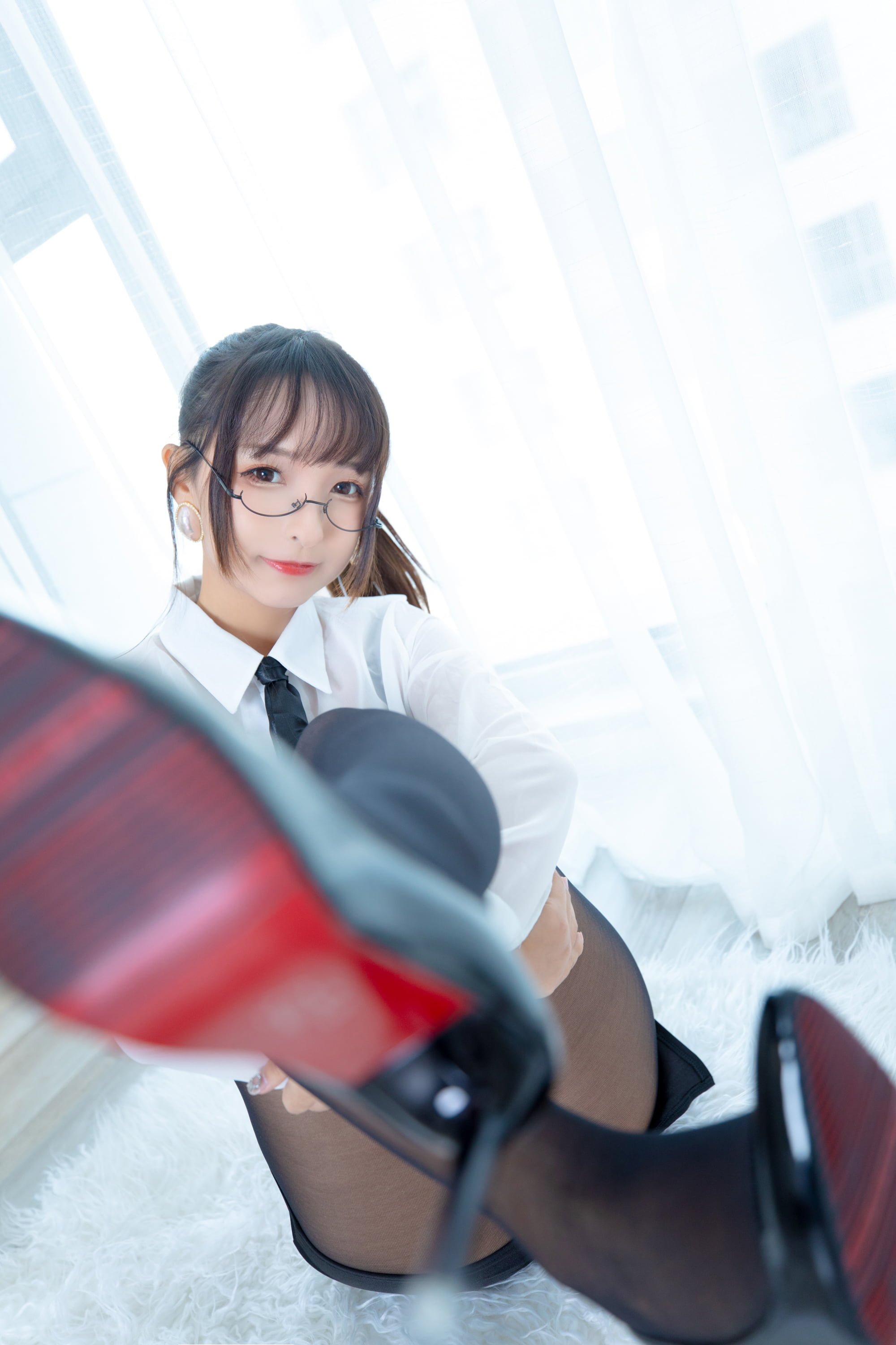 神樂坂真冬 《白色辦公室》