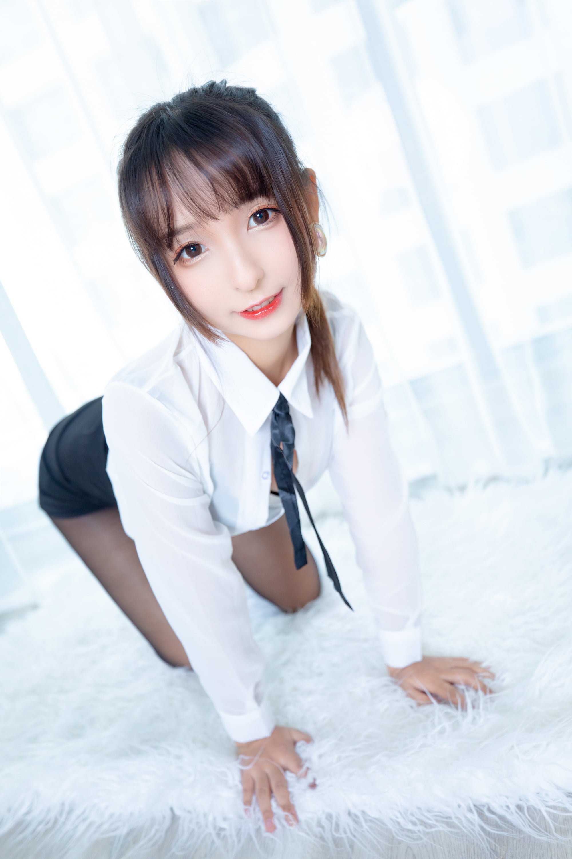 神樂坂真冬 《白色辦公室》