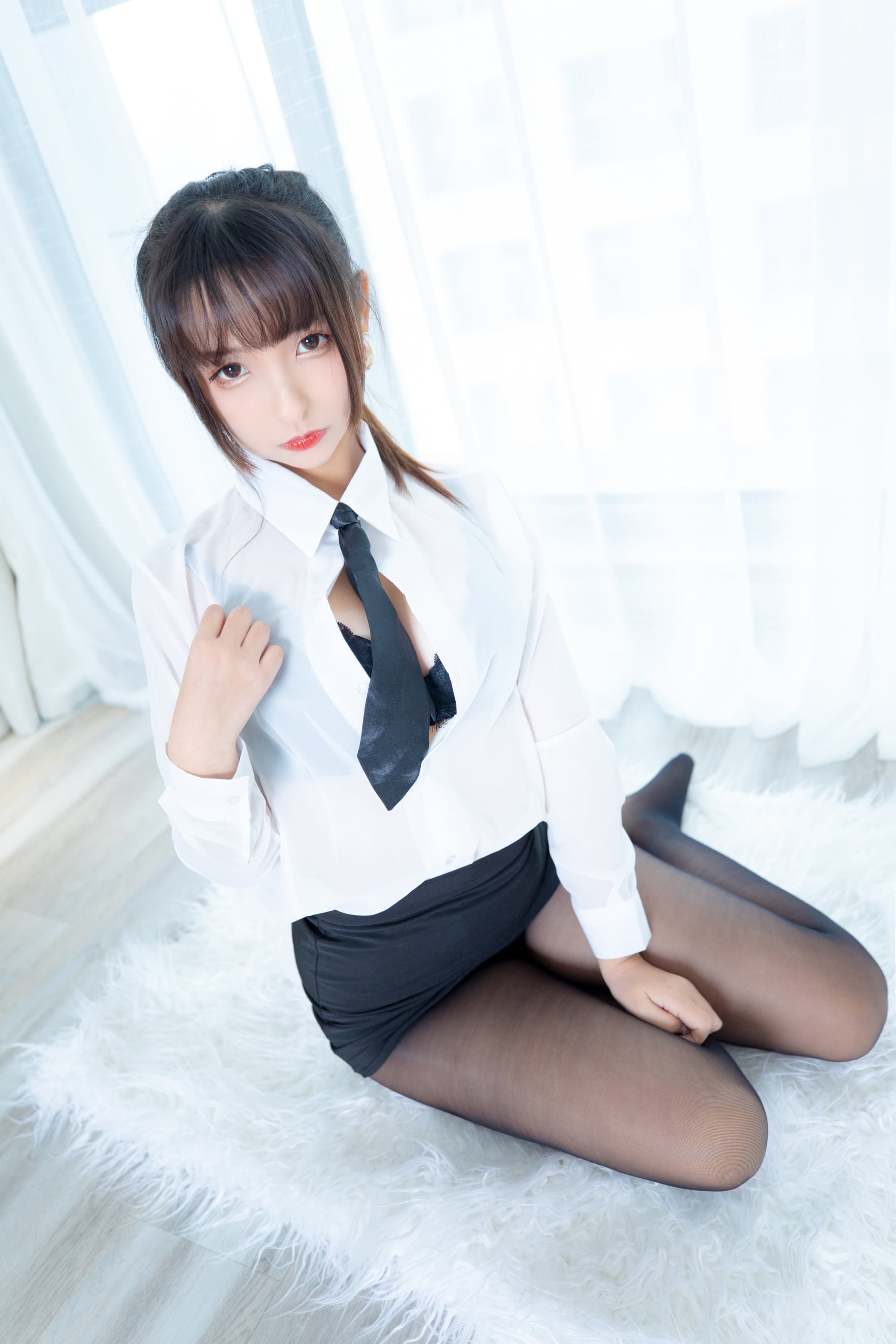 神樂坂真冬 《白色辦公室》