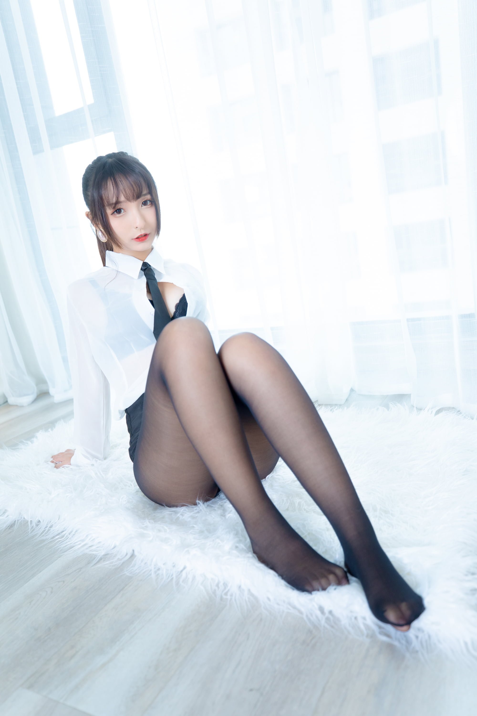 神樂坂真冬 《白色辦公室》