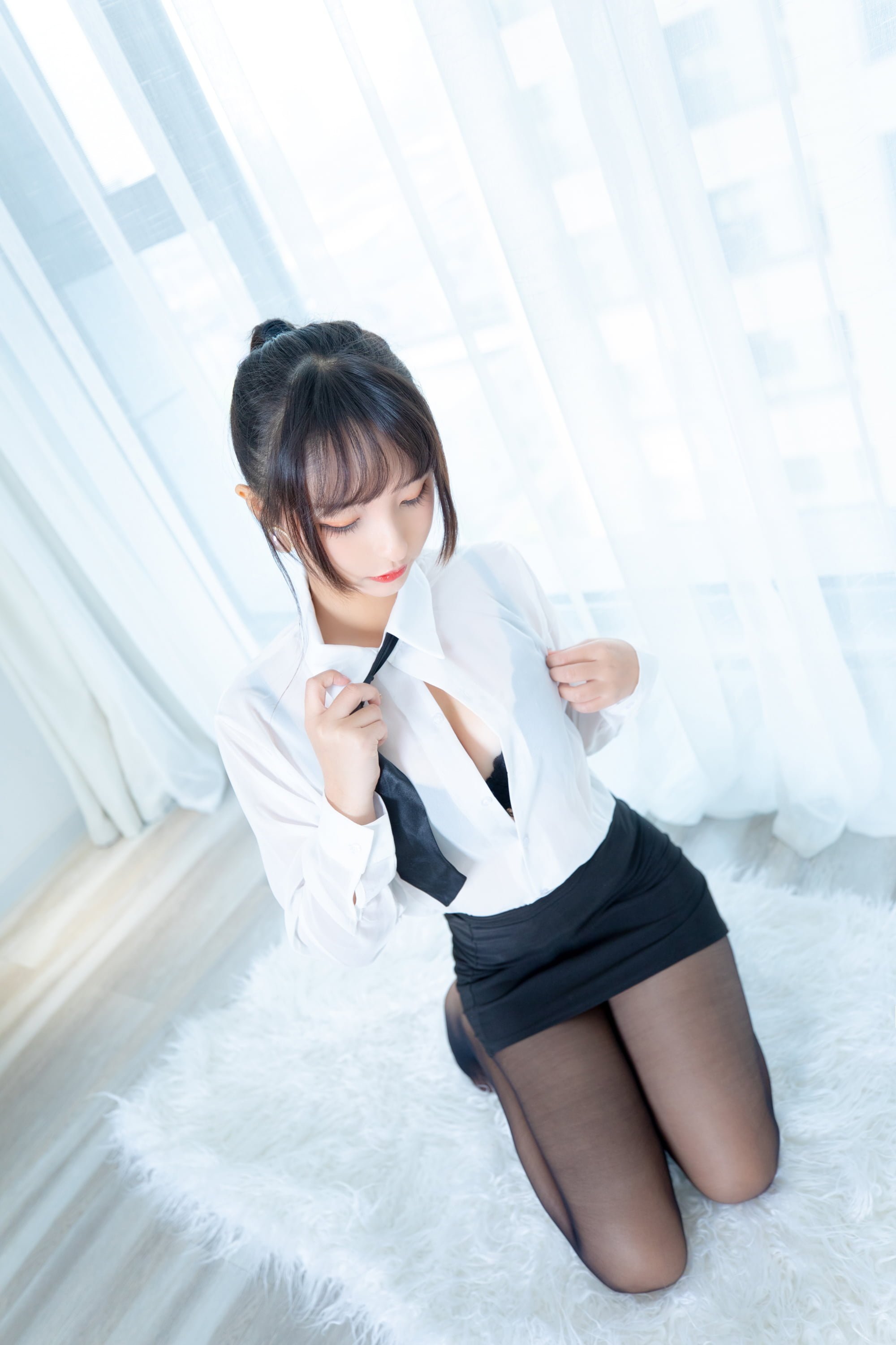 神樂坂真冬 《白色辦公室》