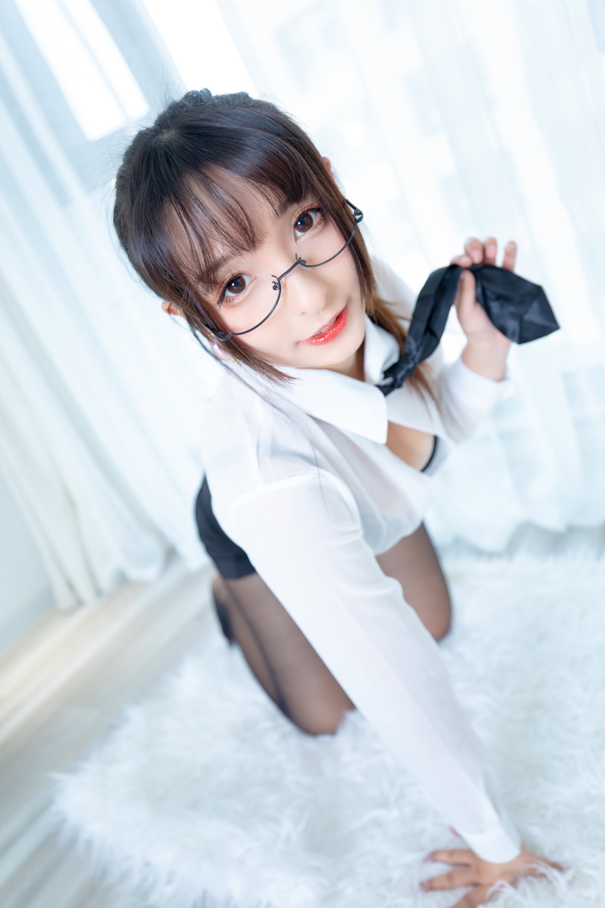 神樂坂真冬 《白色辦公室》
