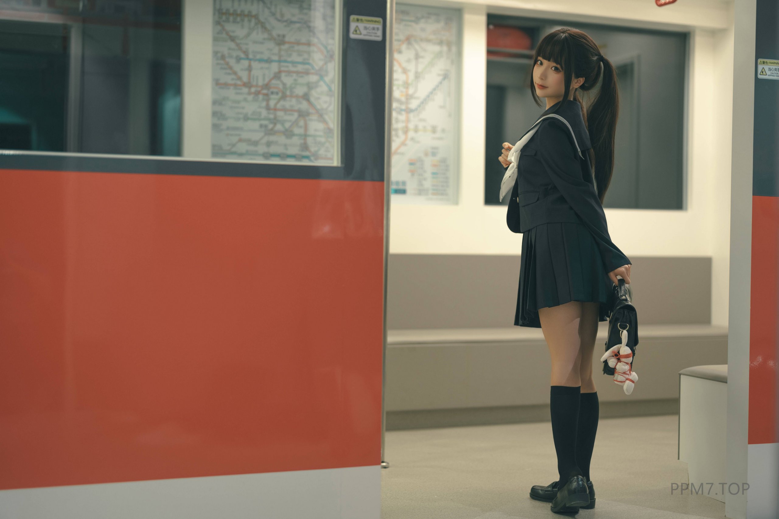Bo anh cosplay Chun Momo 'Nhiem vu cua chu nhan'