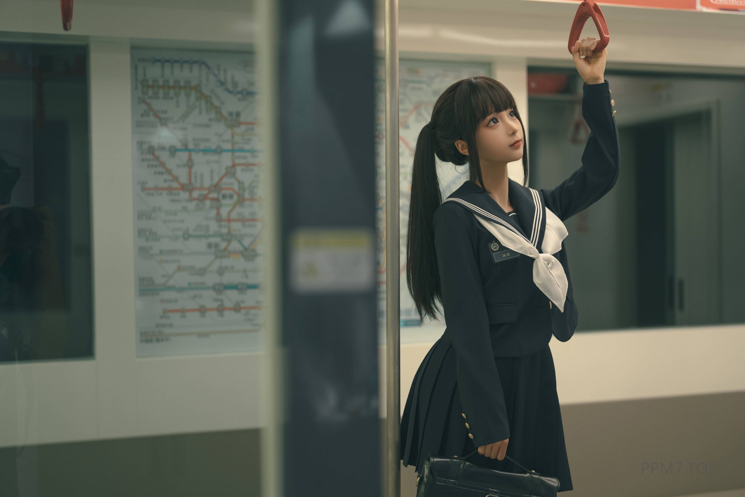 Bo anh cosplay Chun Momo 'Nhiem vu cua chu nhan'