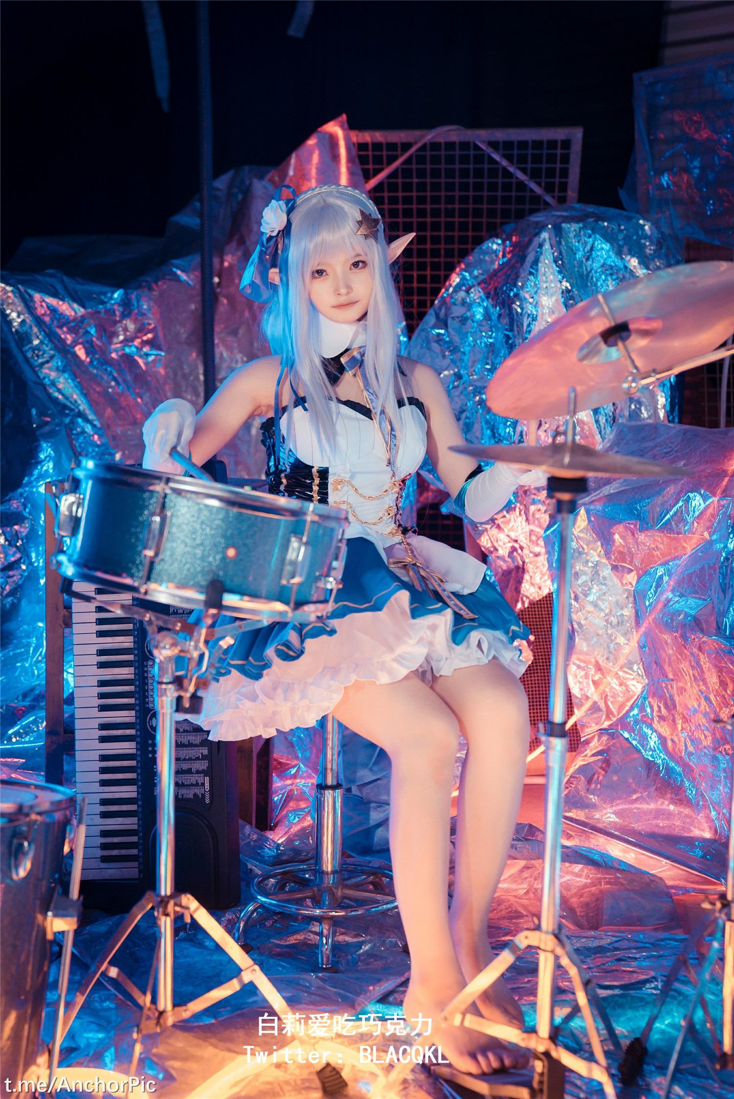 Bai Li loves to eat chocolate - Emilia[62P