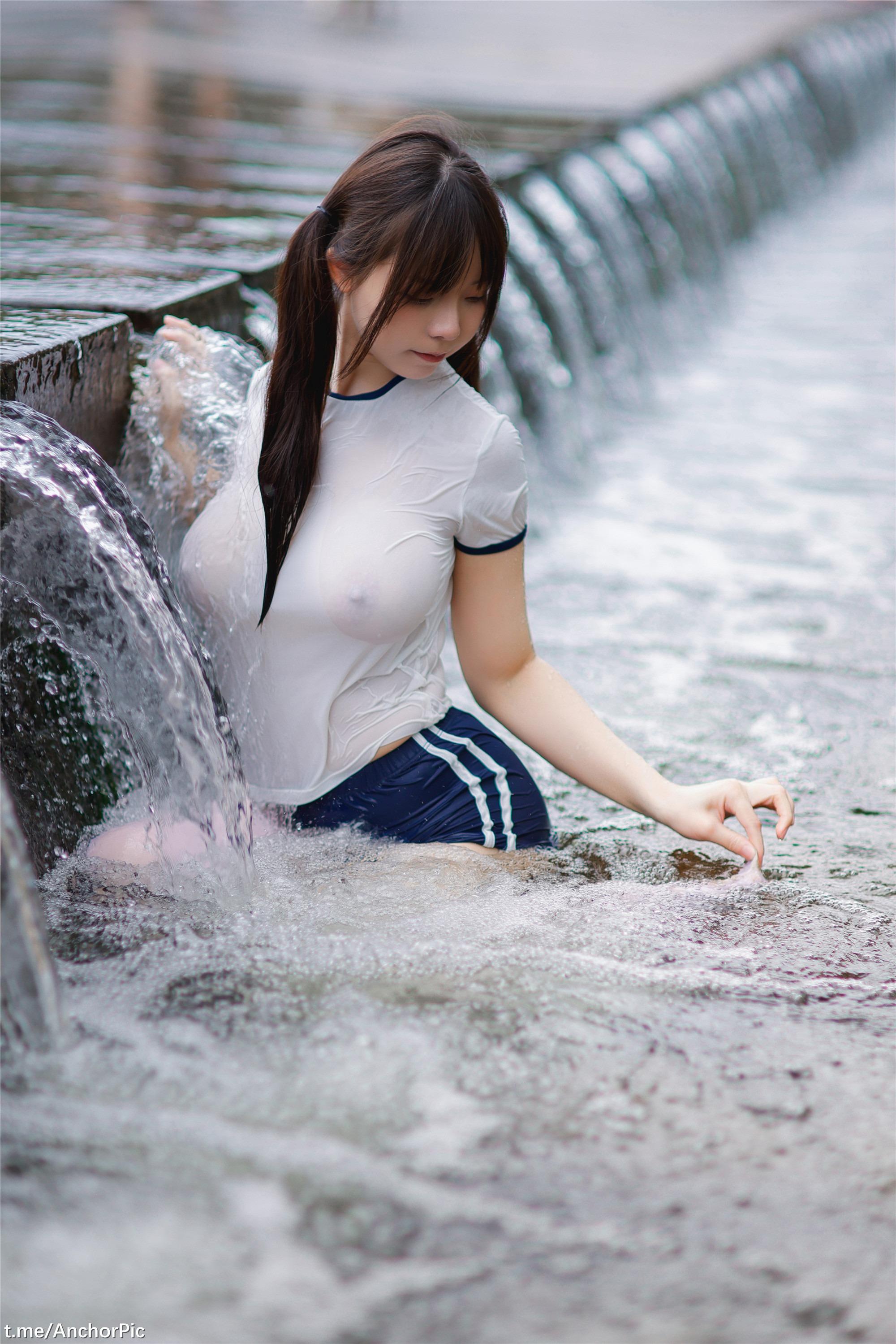 ลิ่วเว่ยติ๋ฮวงเจียง - ซี๋สุ่ยชุดยิมนาสติก[60P