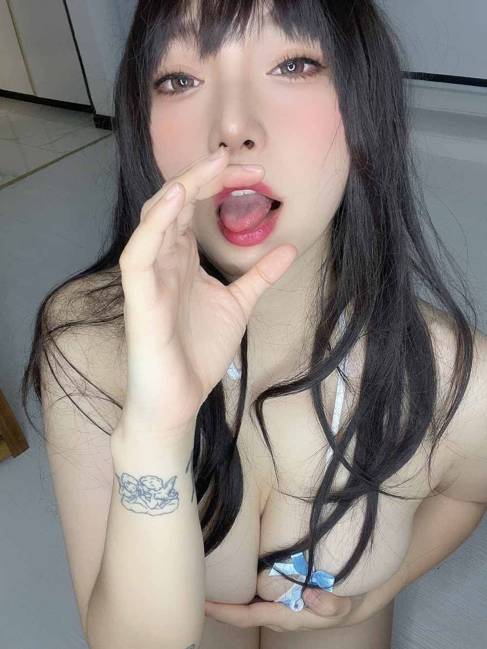 次屁啦 學姐大膽三點式