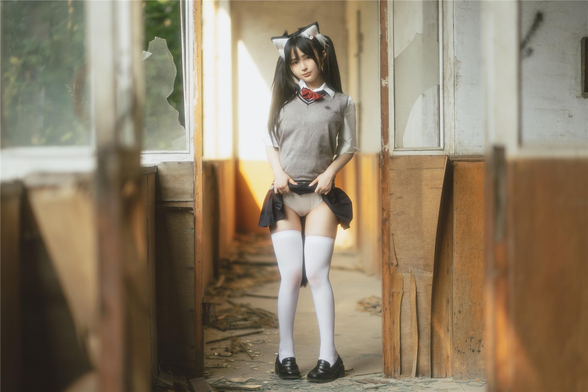 樱井宁宁 - 废墟jk 74P