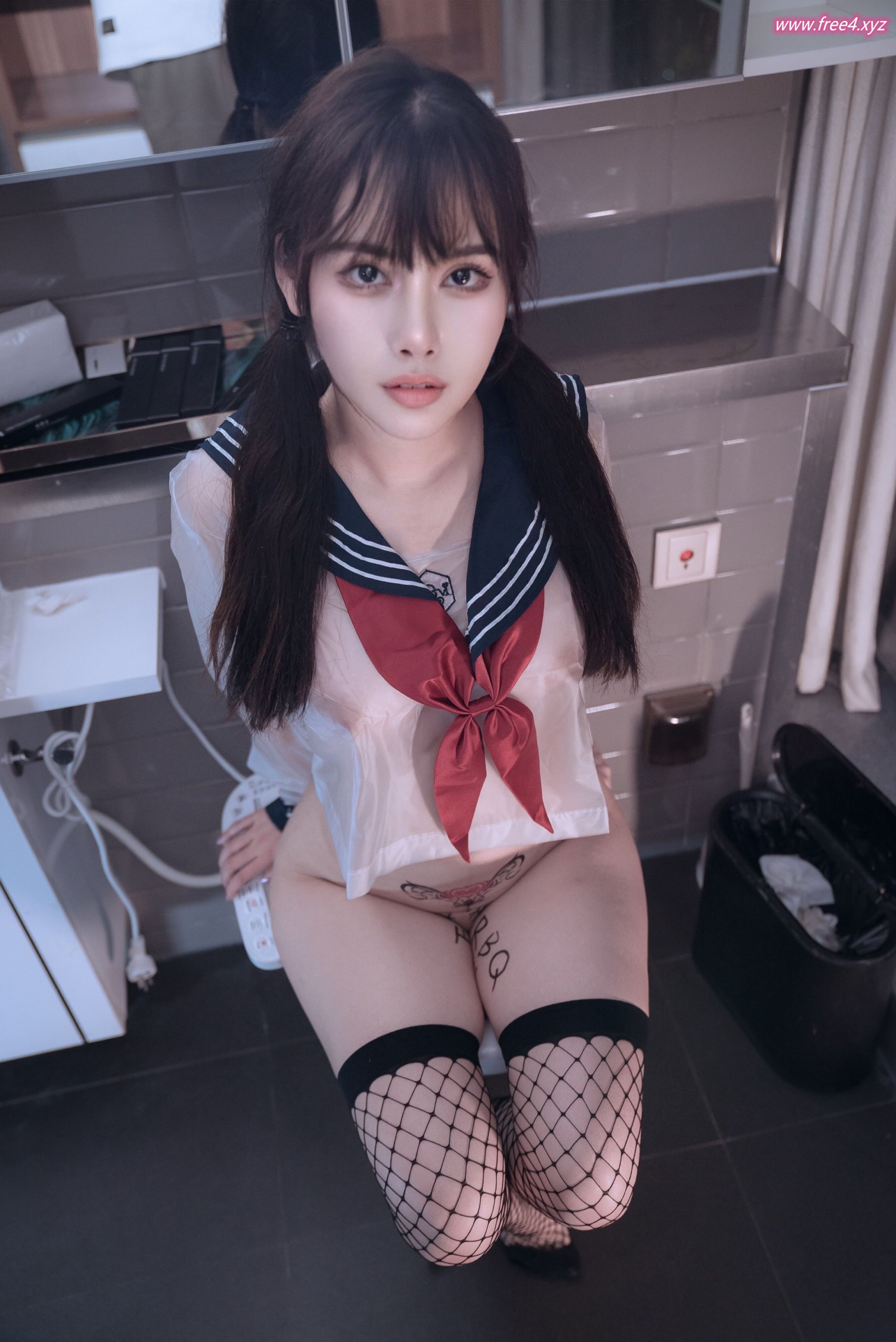 戀戀艾妮] JK
