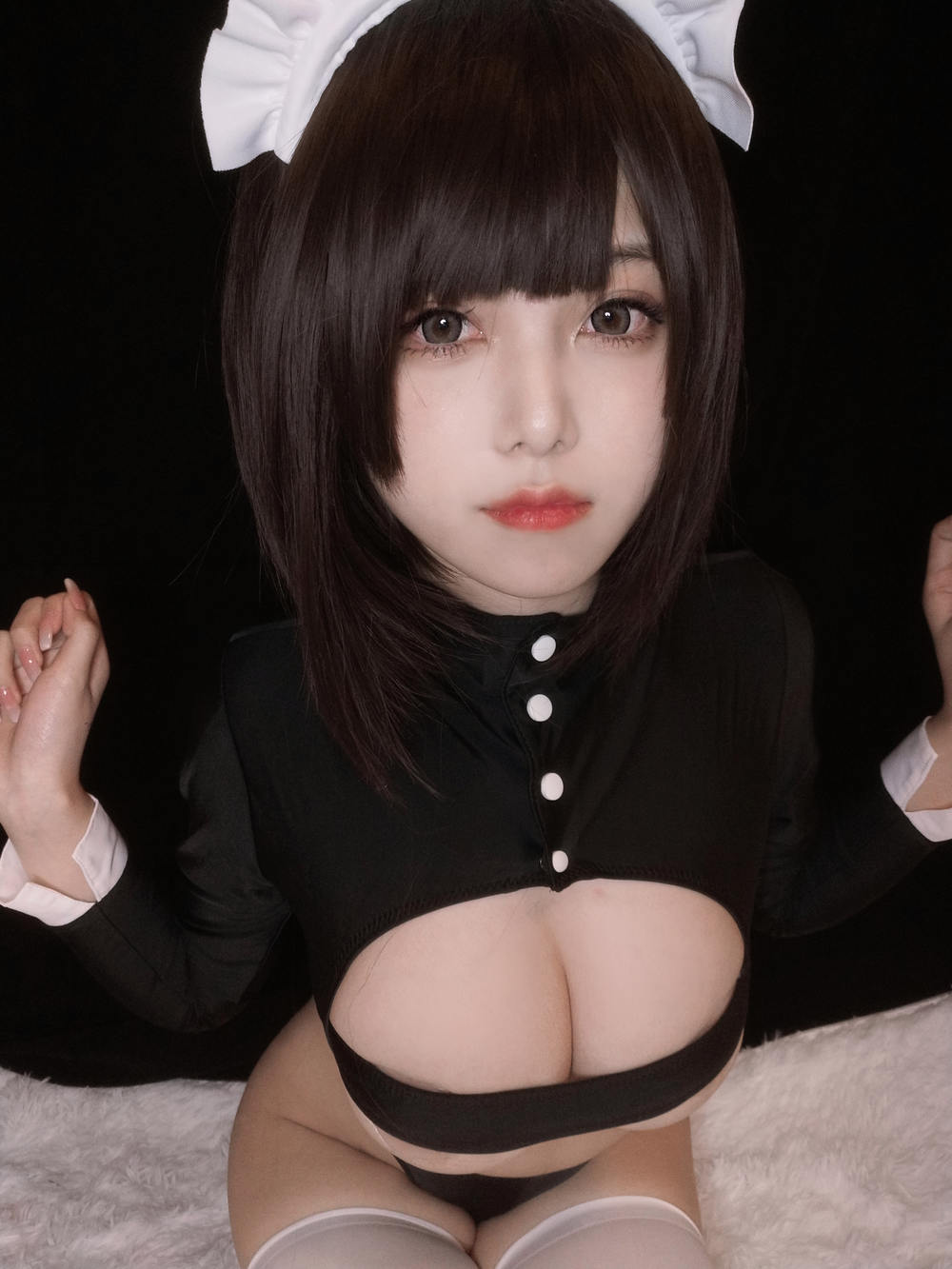 蜜汁猫裘 歪萌高叉女仆自拍