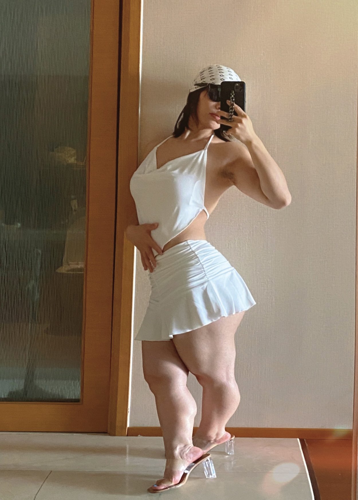 国版卡戴珊！推特抖音网红撸铁健身女王（夏甜）下海不雅自拍流出露出裸体健身裸舞身材无敌