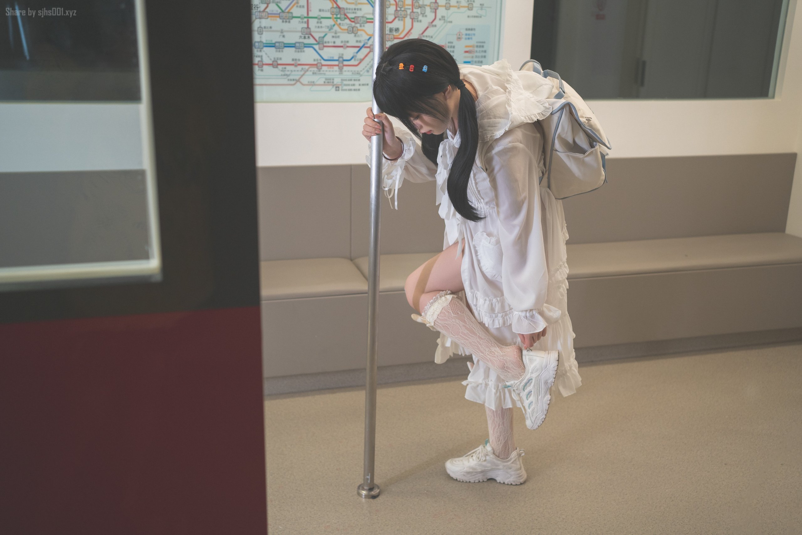 【爆机少女喵小吉】 深夜地铁