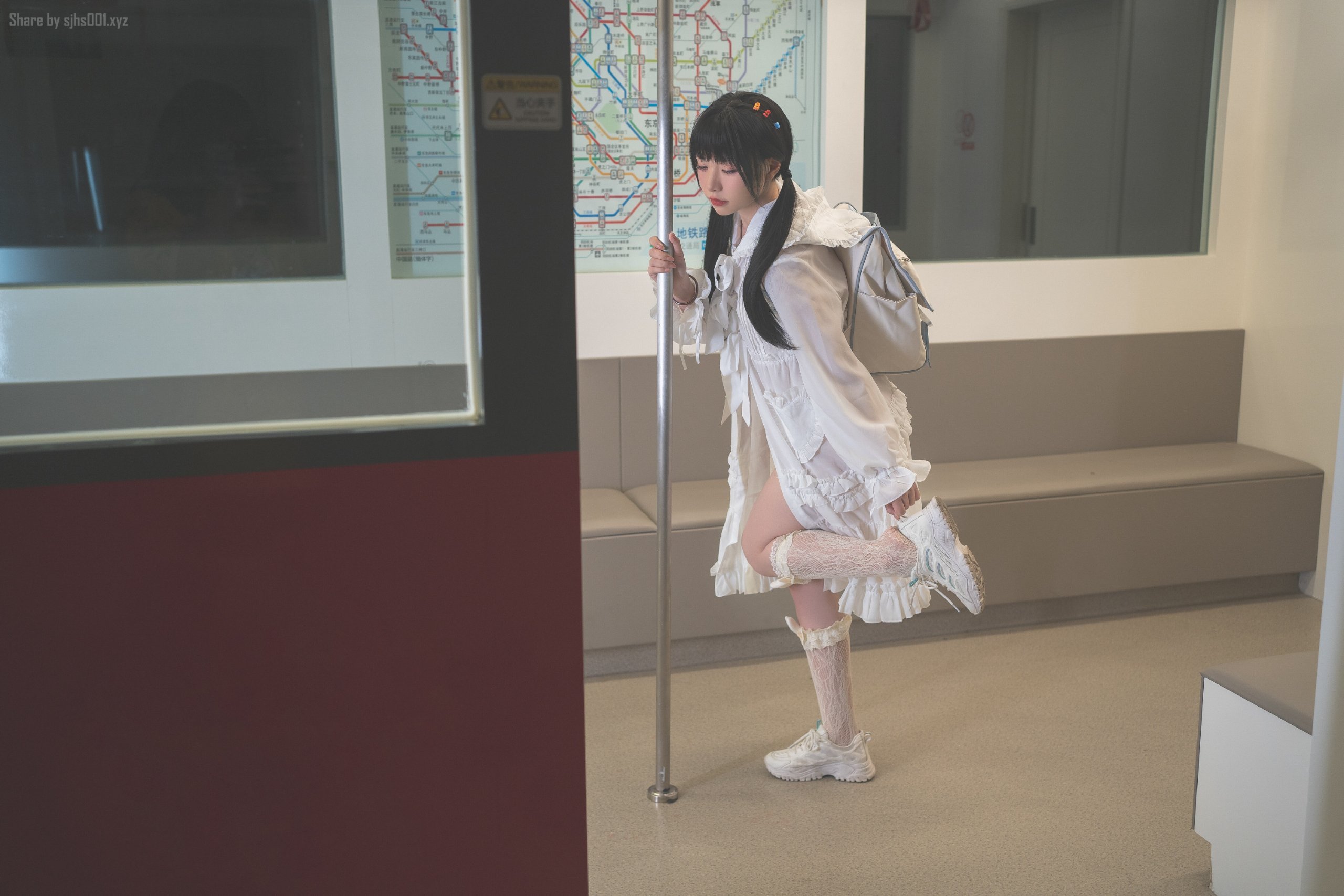 【爆机少女喵小吉】 深夜地铁