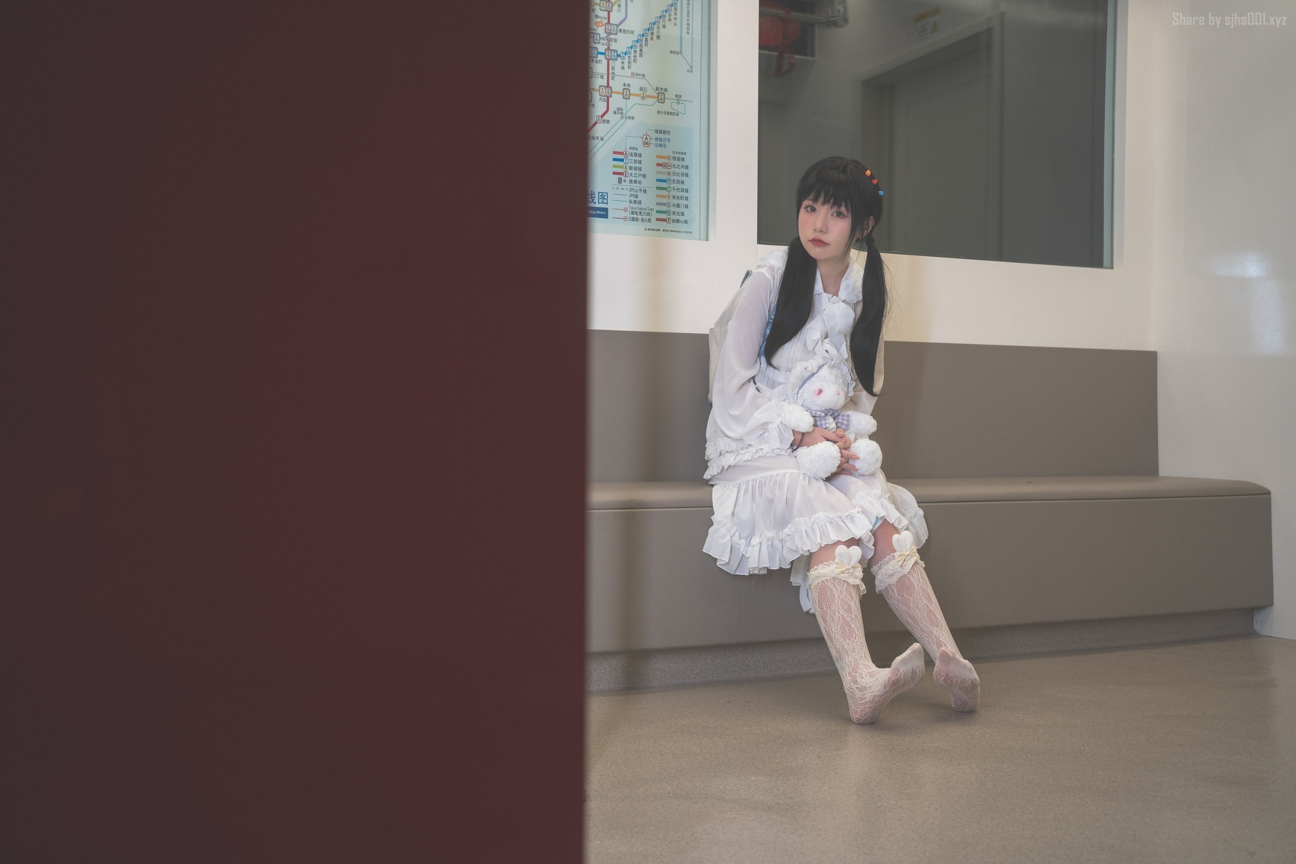 【爆机少女喵小吉】 深夜地铁