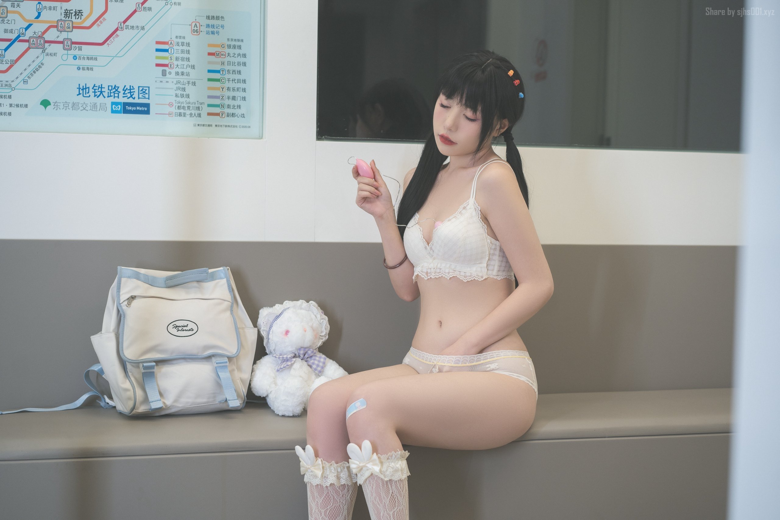 【爆机少女喵小吉】 深夜地铁