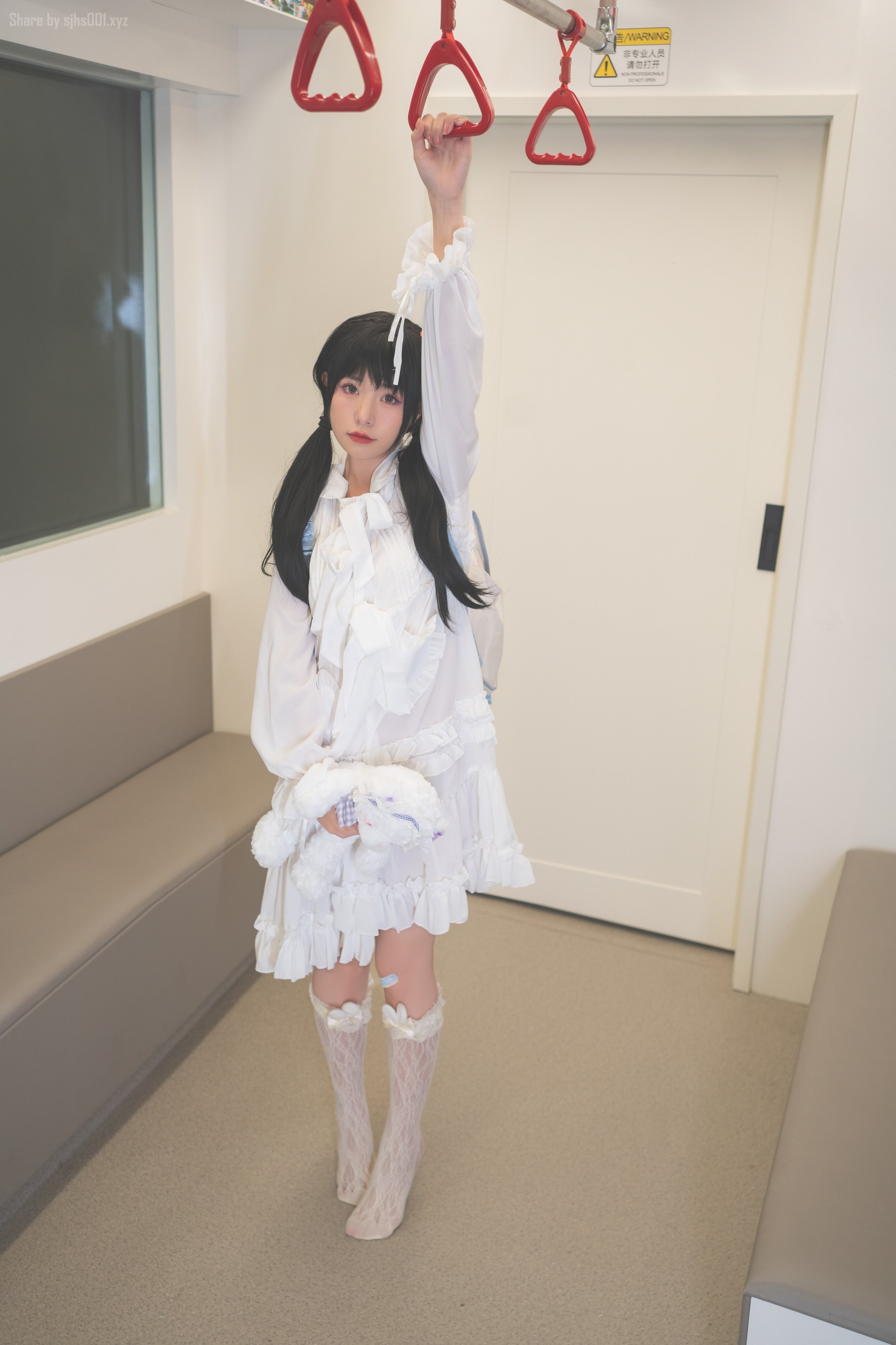 Explosive Machine Girl Meow Xiao Ji: Late Night Subway