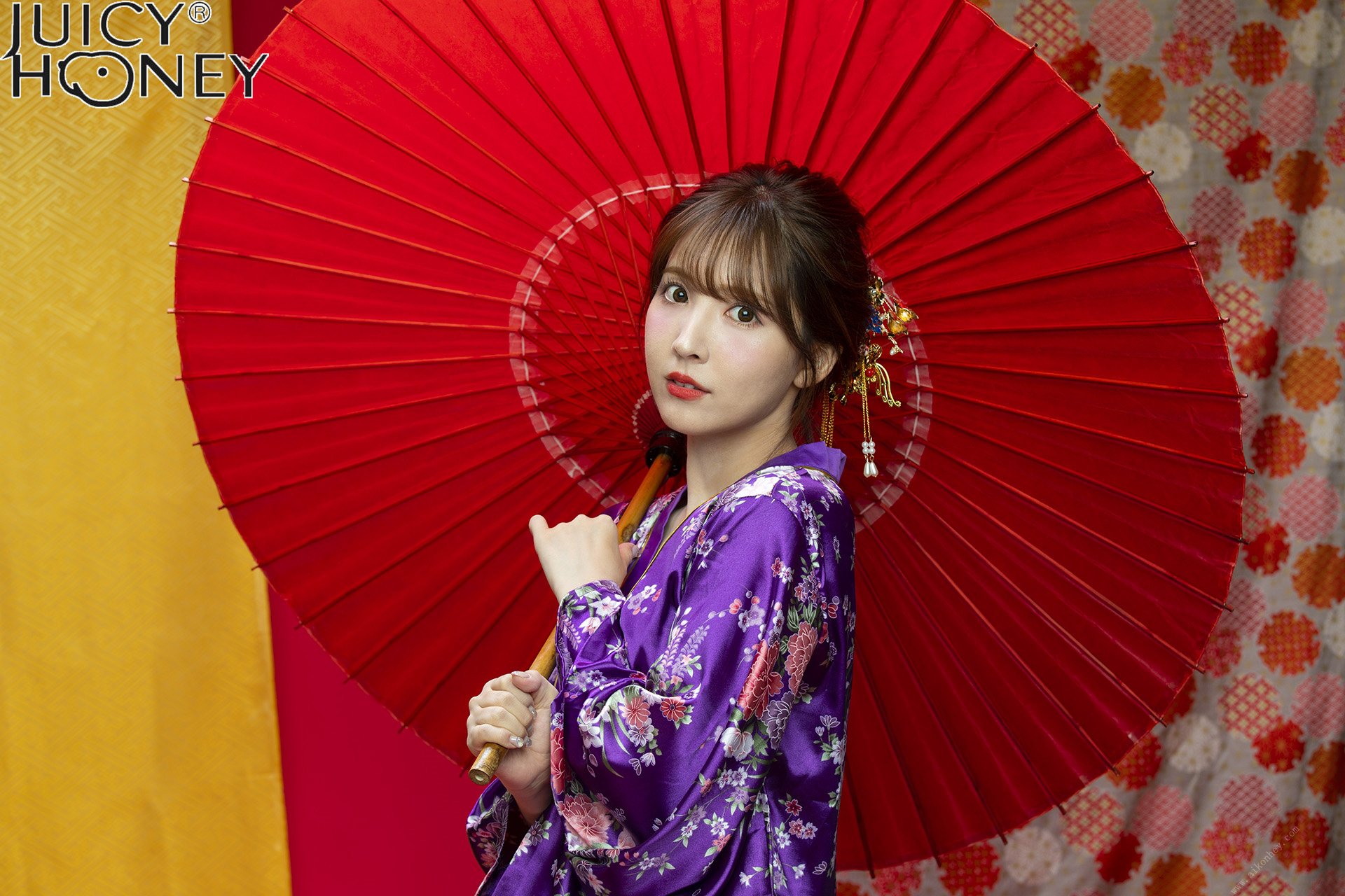 Trading Card Linked Photo Book: Juicy Honey plus 9 - Yua Mikami & Shuri Miyatani