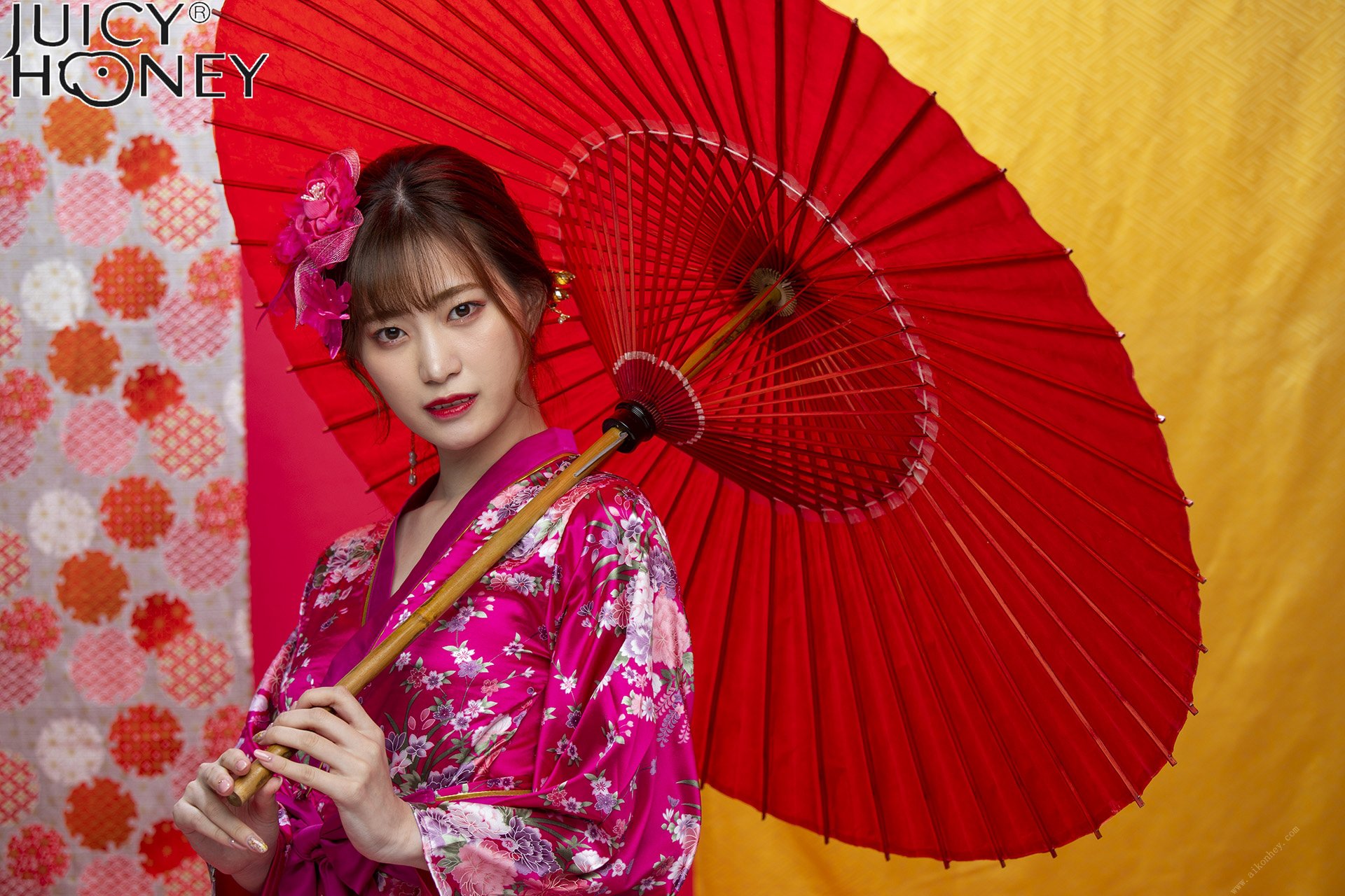 交易卡聯動寫真集 汁西蜂蜜 plus 9 三上悠亜＆美谷朱里