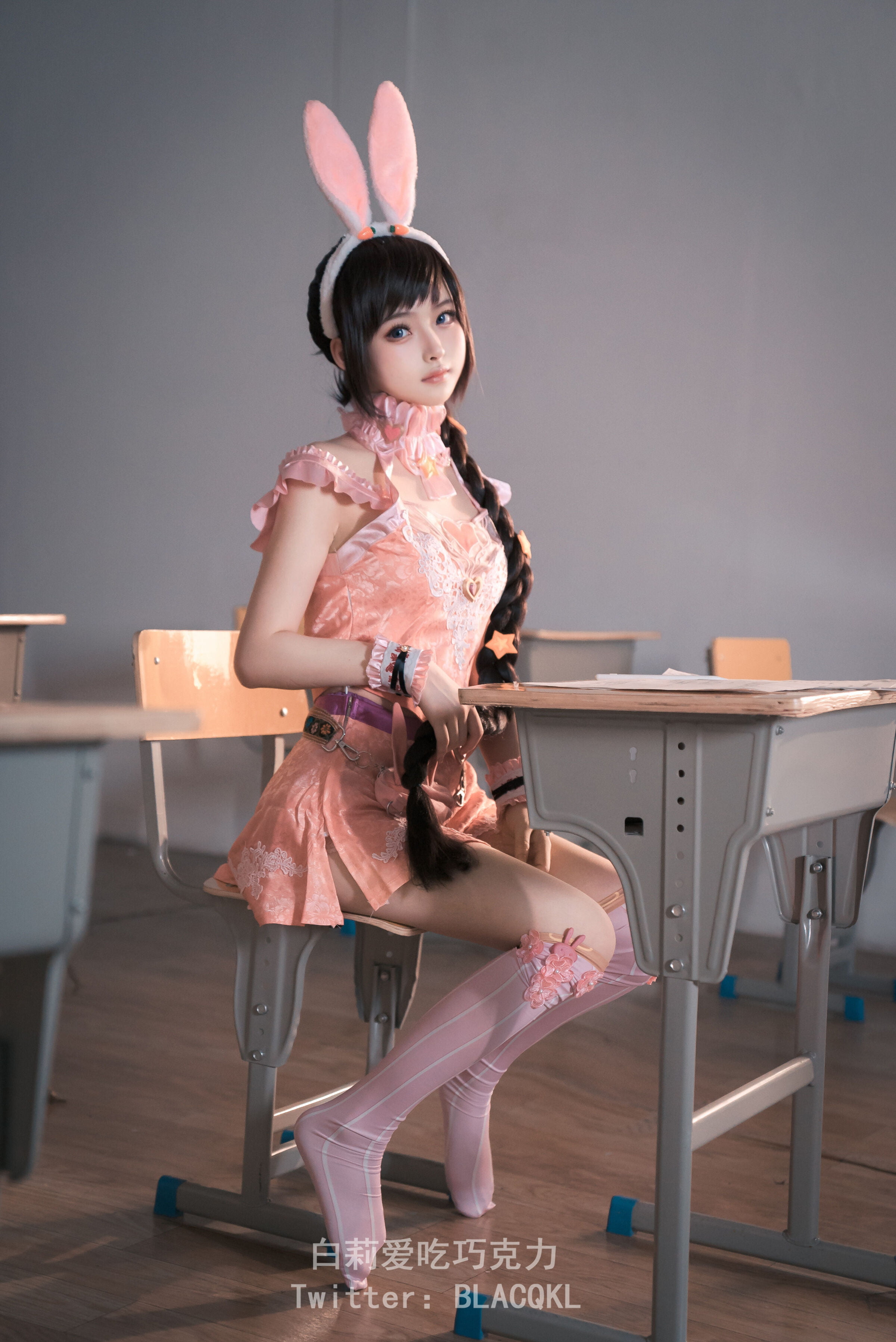 Baili loves to eat chocolate - Xiao Wu