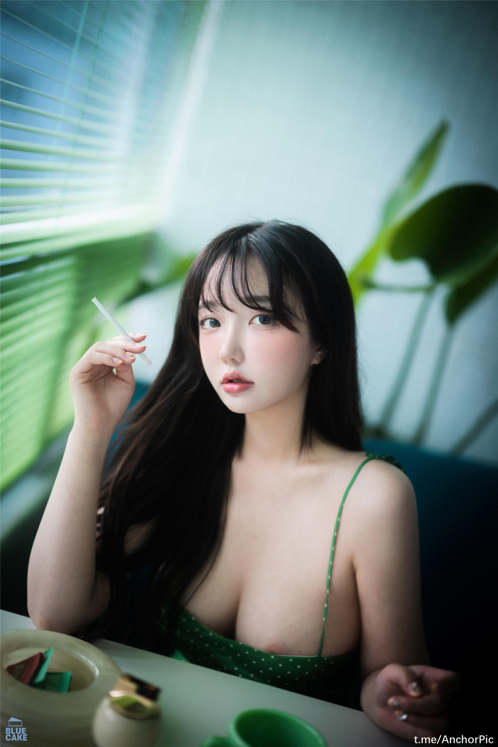 [BLUECAKE] Son Ye Eun (손예은) - Nothing RED 104P