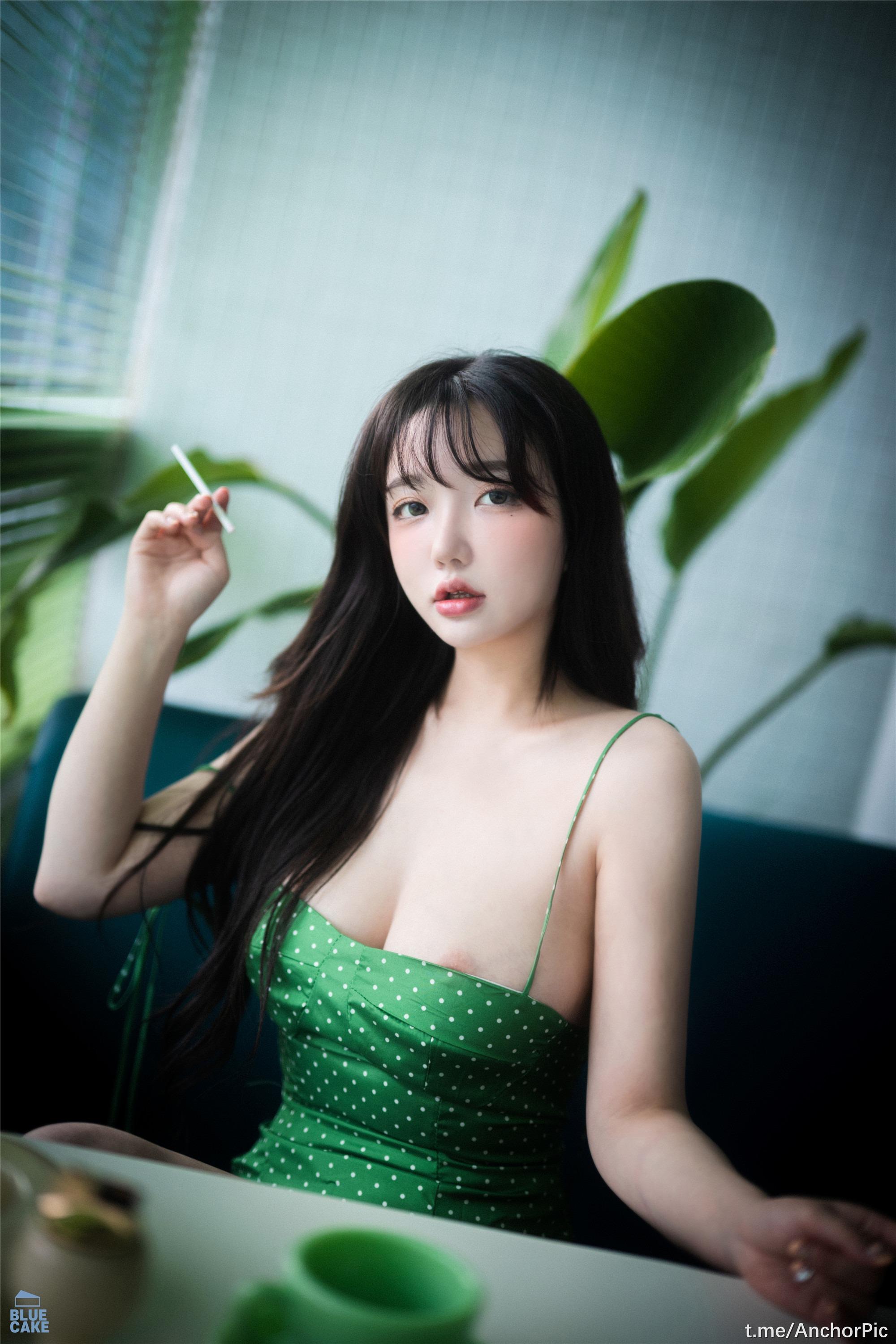 [BLUECAKE] Son Ye Eun (손예은) - Nothing RED 104P