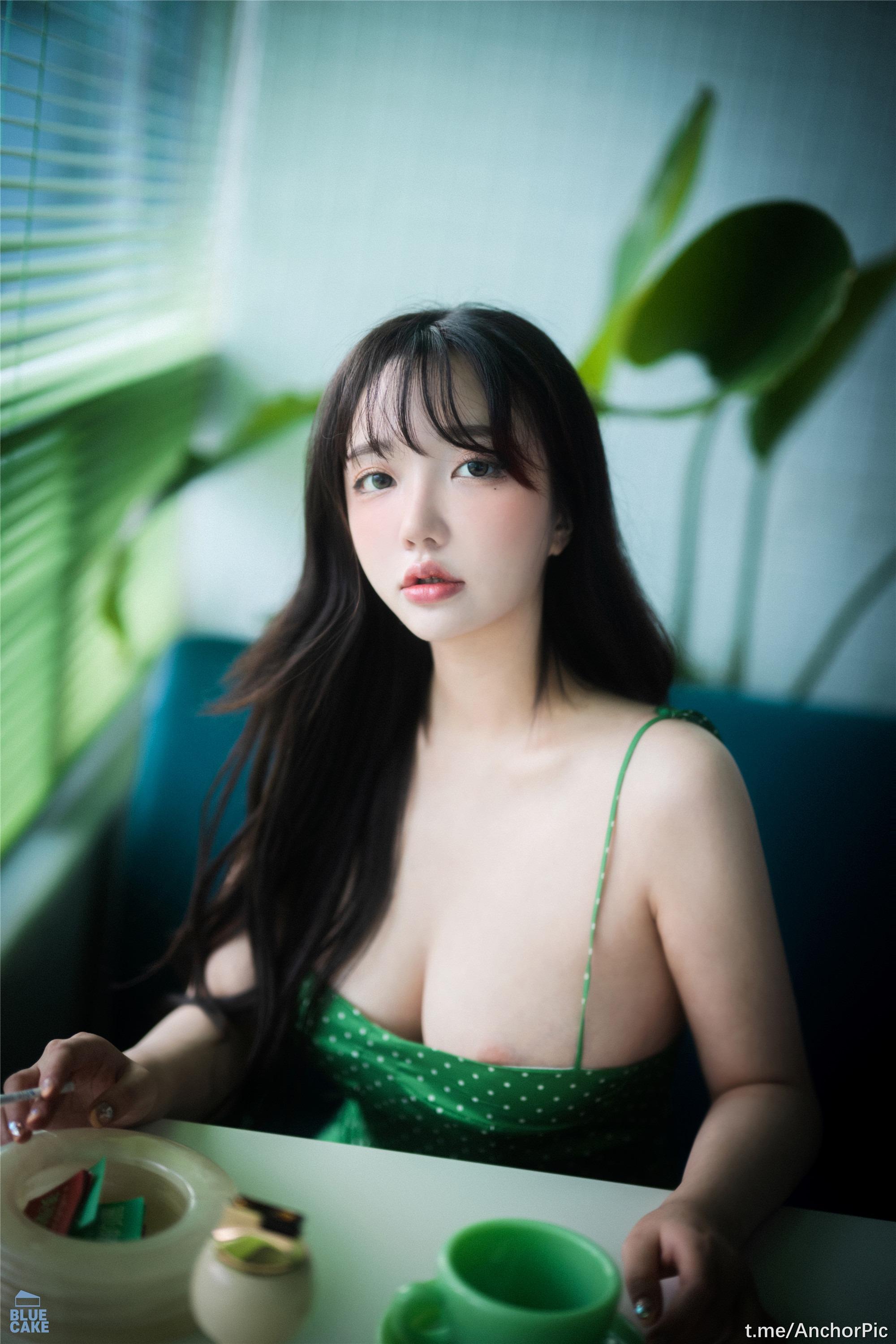 [BLUECAKE] Son Ye Eun (손예은) - Nothing RED 104P