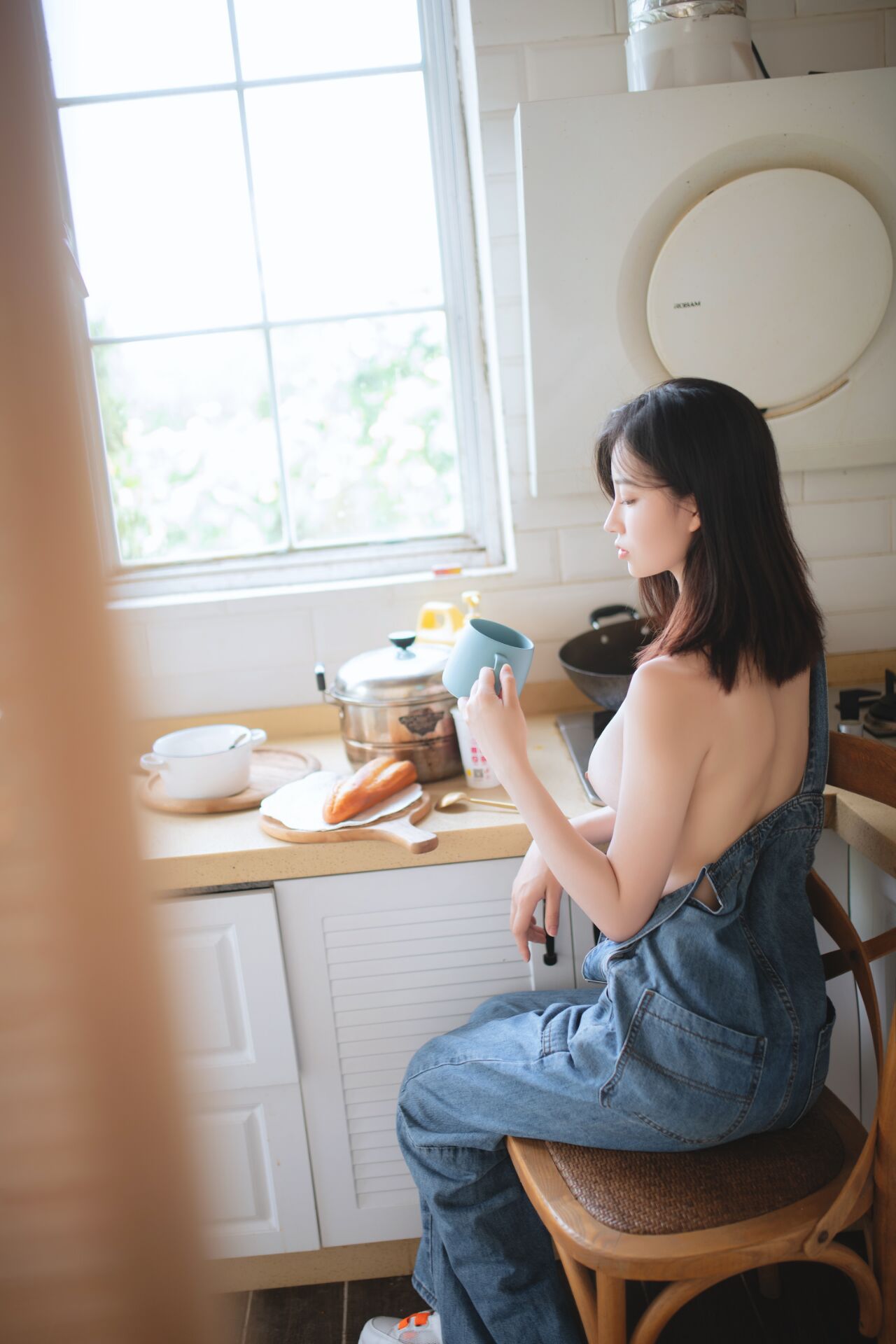 年年 《背带裤》