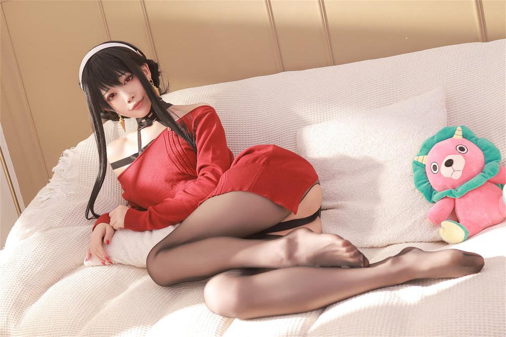 水淼Aqua 约尔红毛衣
