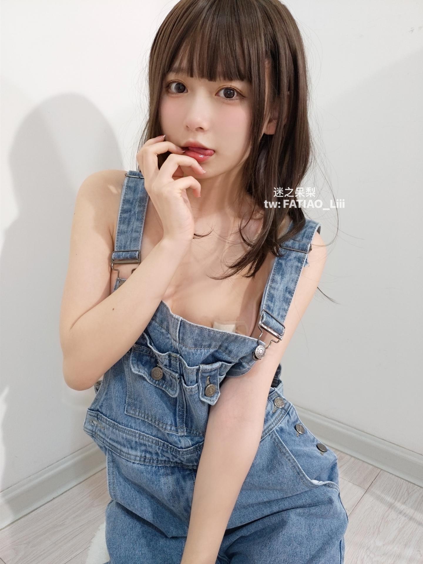 謎の呆梨(発条少女) - ストラップのジーンズ